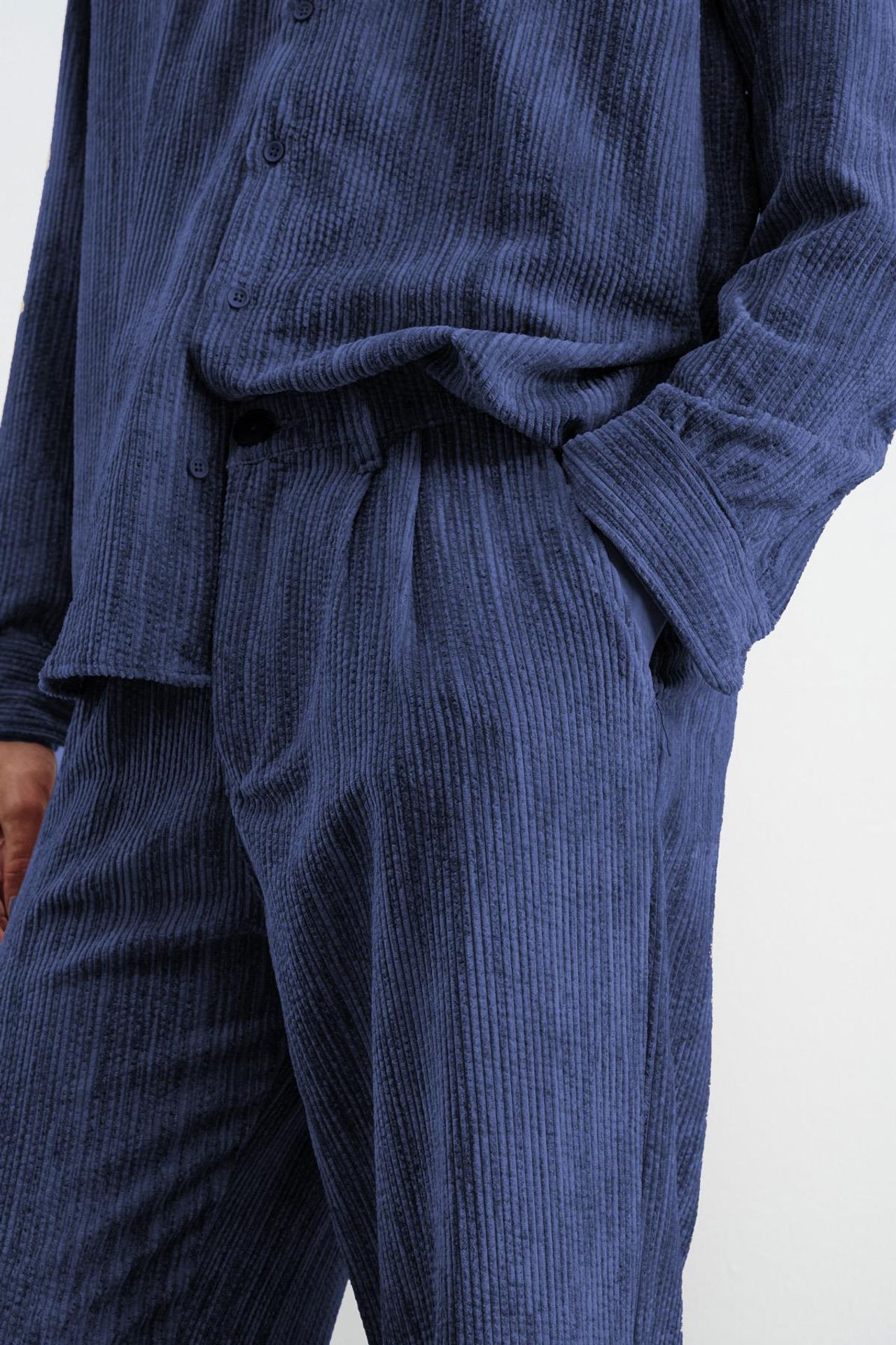 GIESTO Pleated Velvet Straight Leg Pants 2