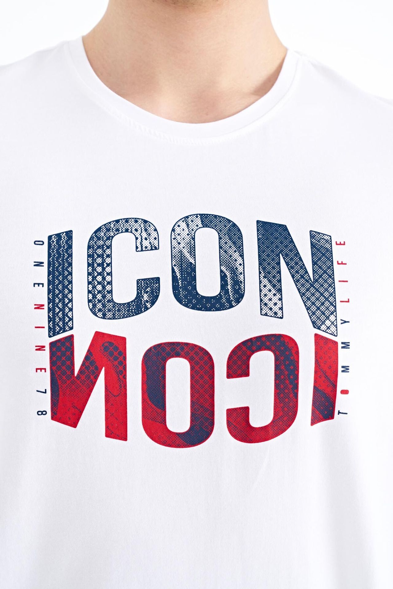TOMMY Printed Crew Neck T-Shirt With Patch 3