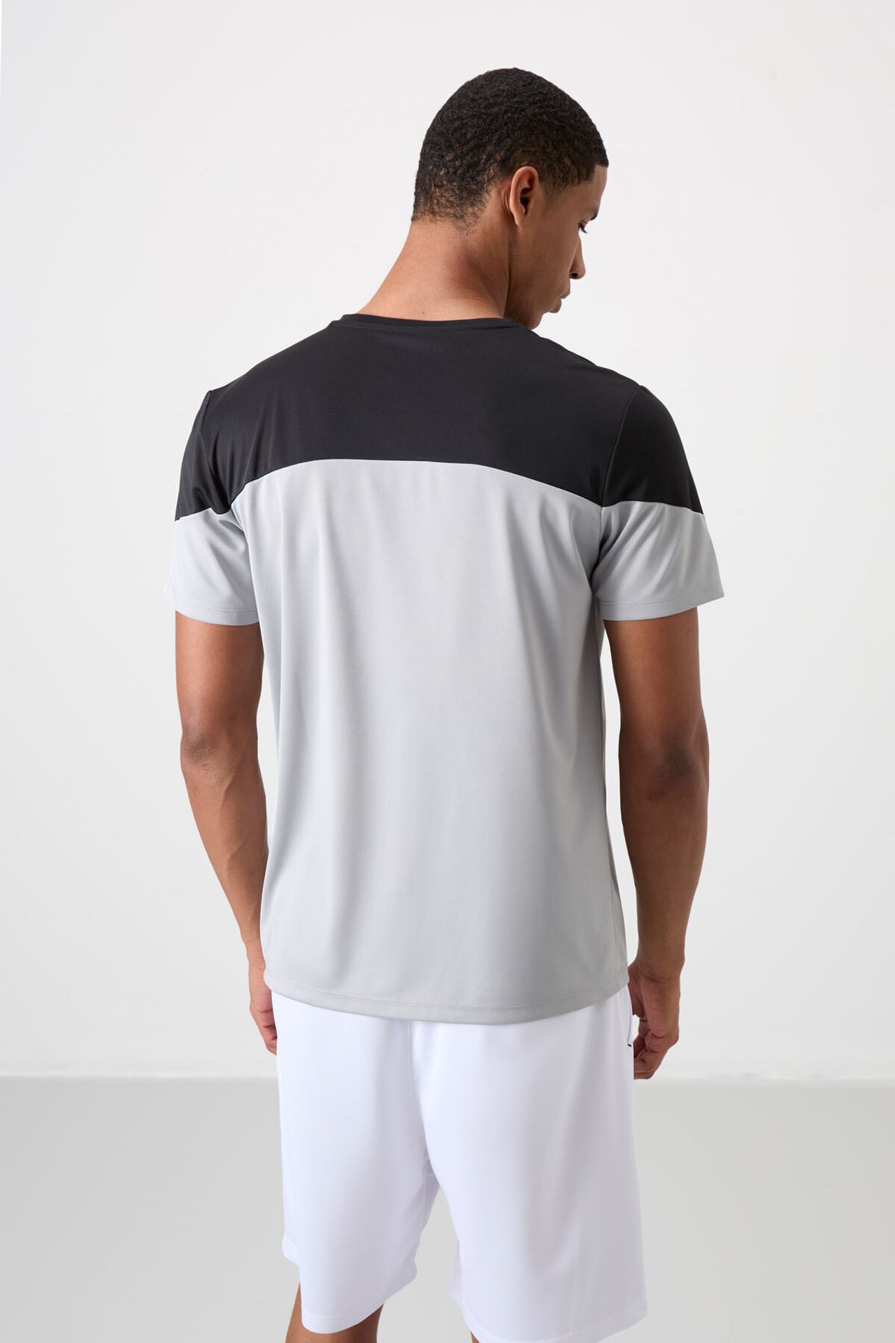TOMMY Men's Colour-Blocked Crew Neck T-Shirt 5