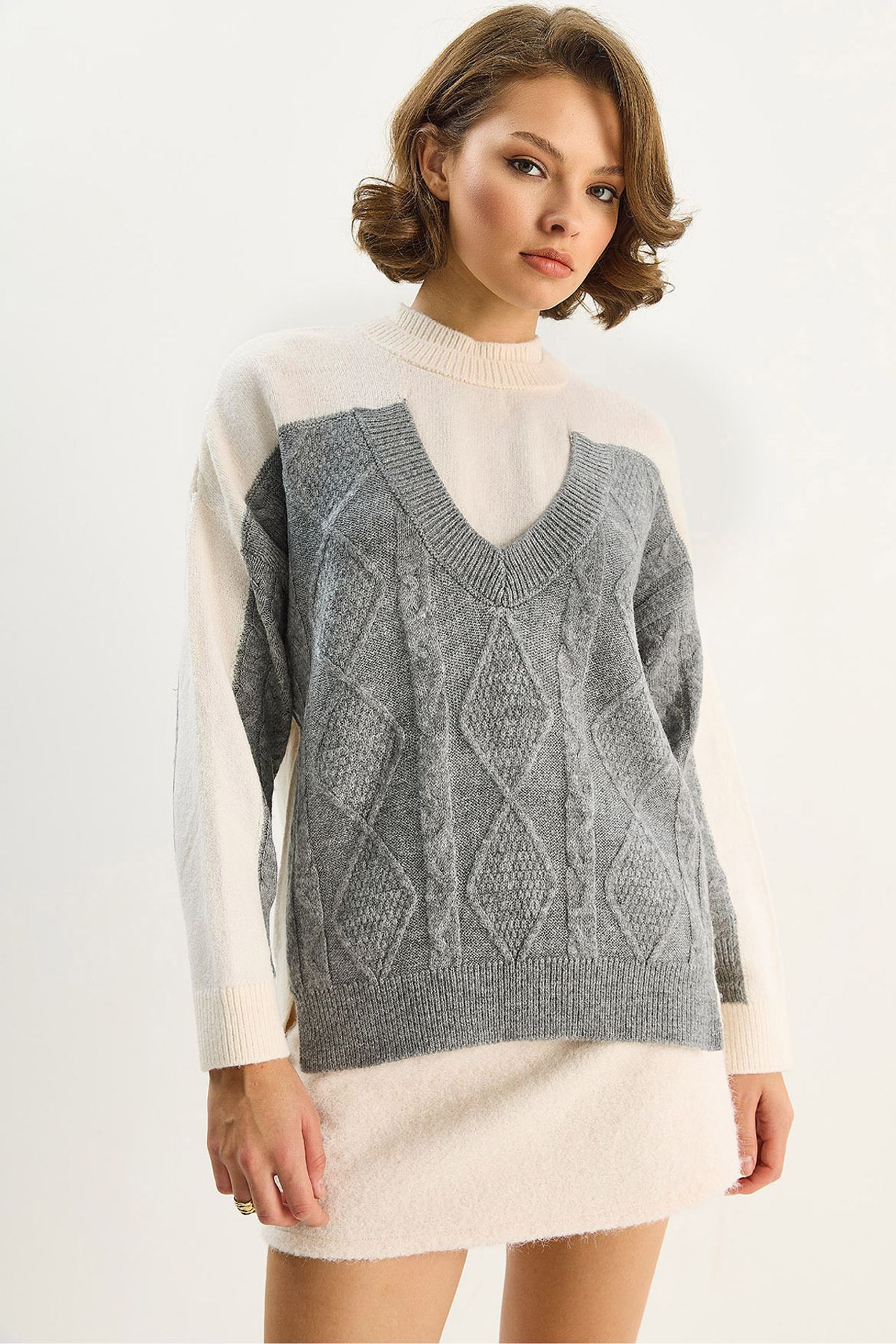 LUCCI Crew Neck Knit Sweater with Argyle Pattern 1