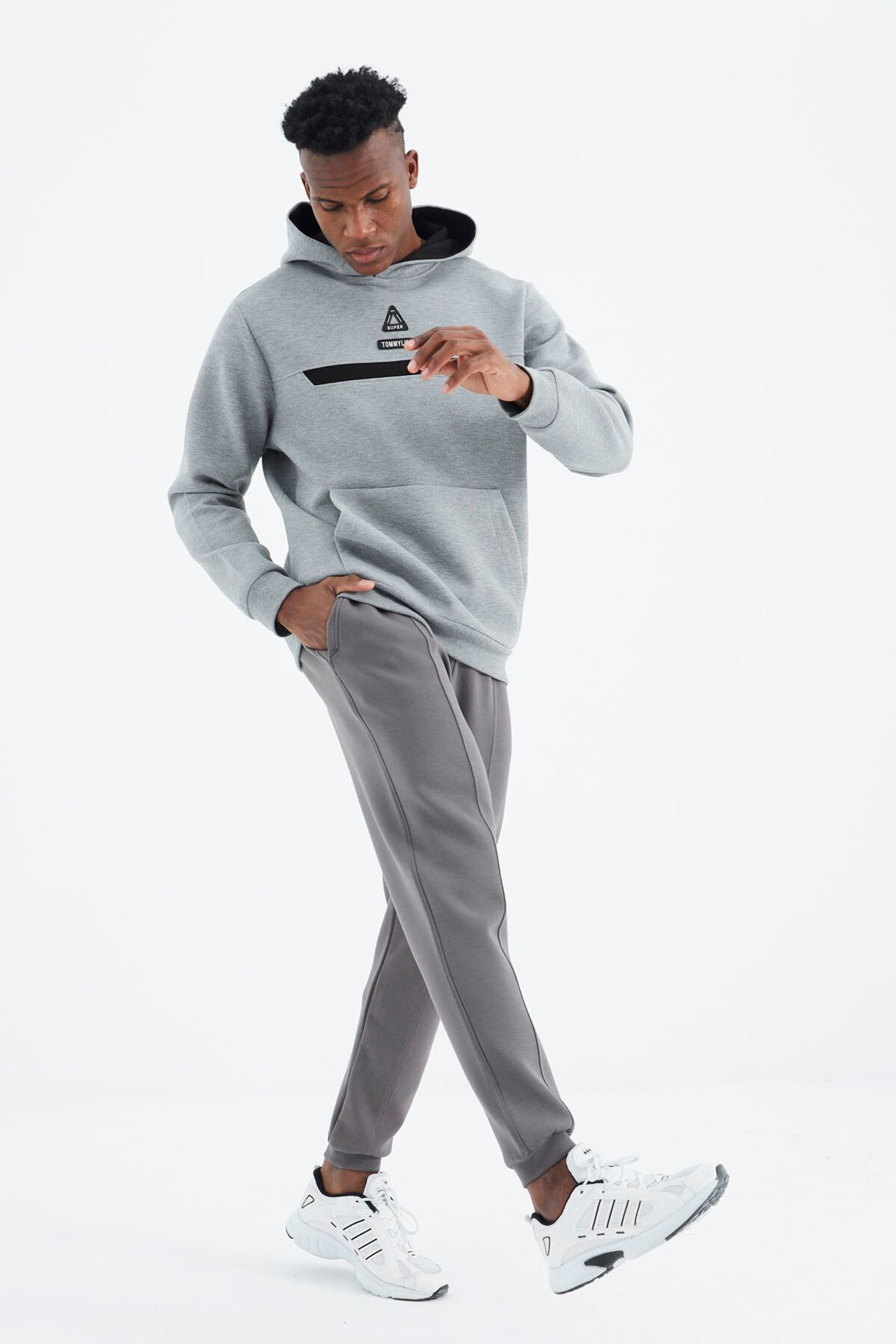 TOMMY Men's Regular-Fit 3-Thread Fleece Sweatpants 1