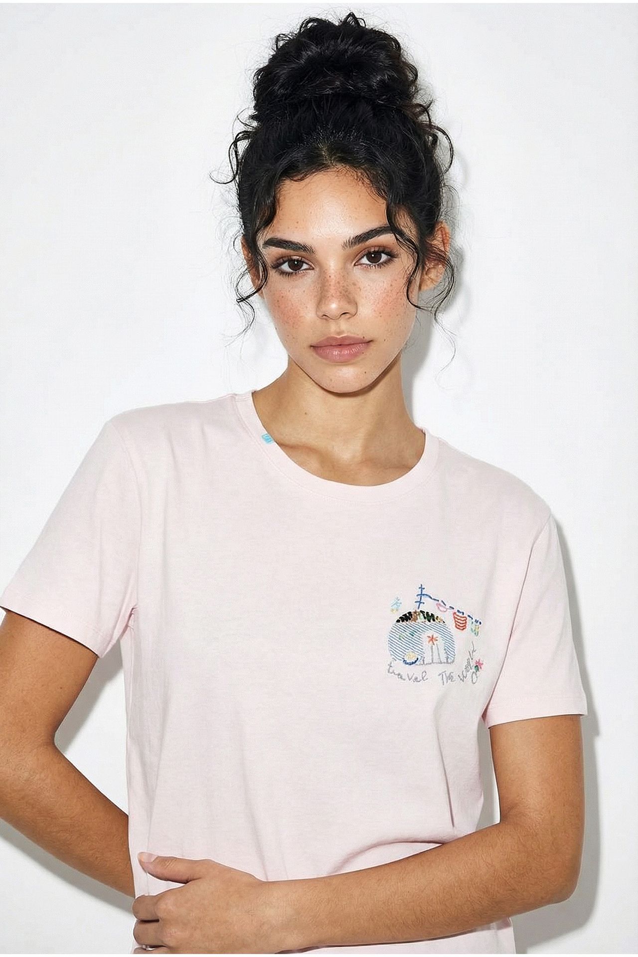 LUCCI Embroidered Crew Neck T-Shirt 1