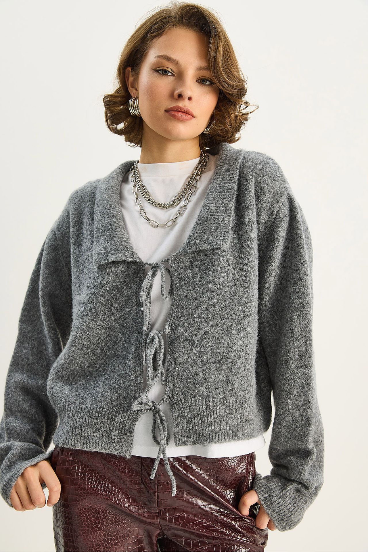 LUCCI Oversized V-Neck Tie Closure Ribbed Cardigan 1