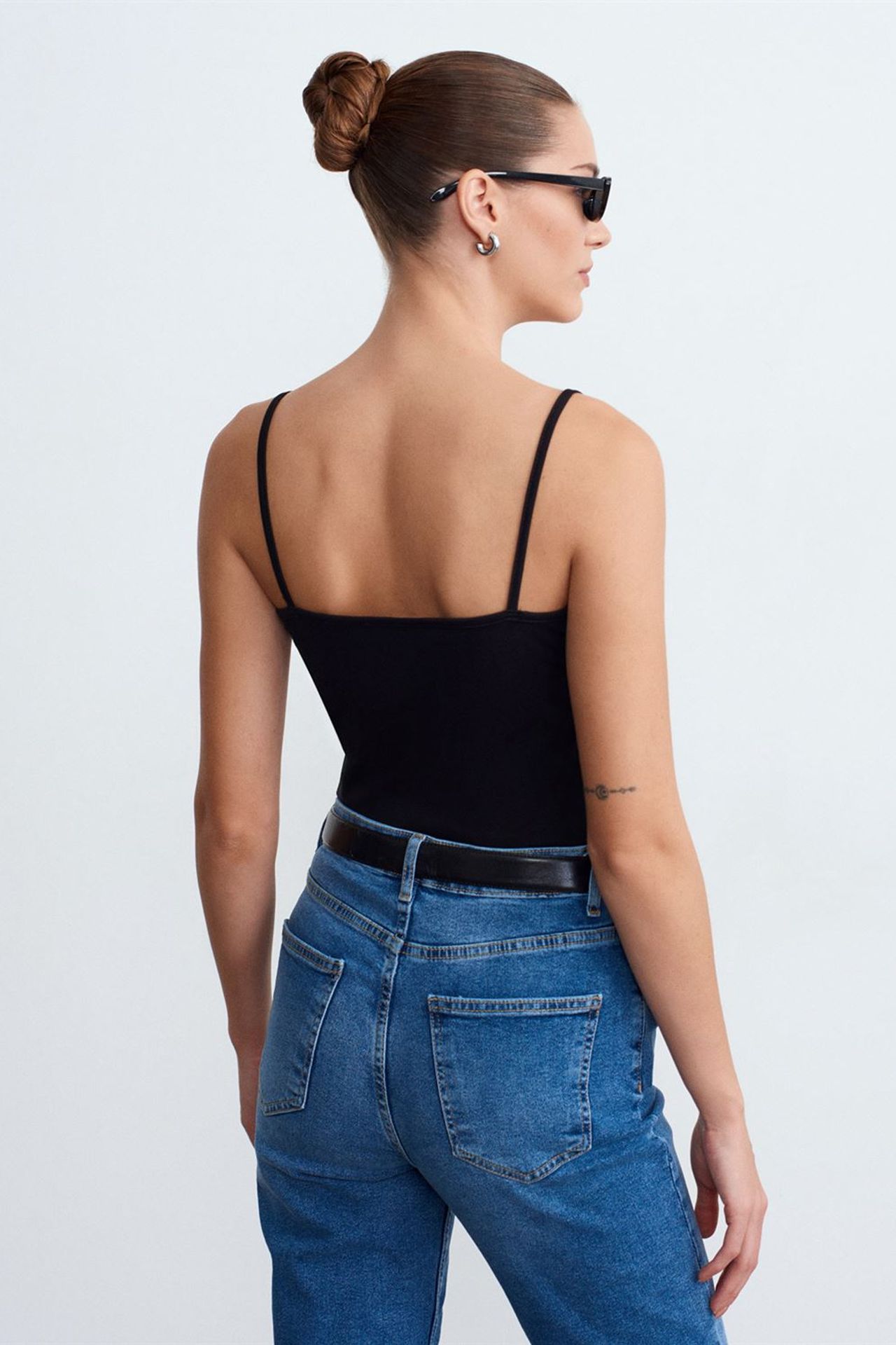 DILVIN Slim-fit Sleeveless Square-neck Blouse 2