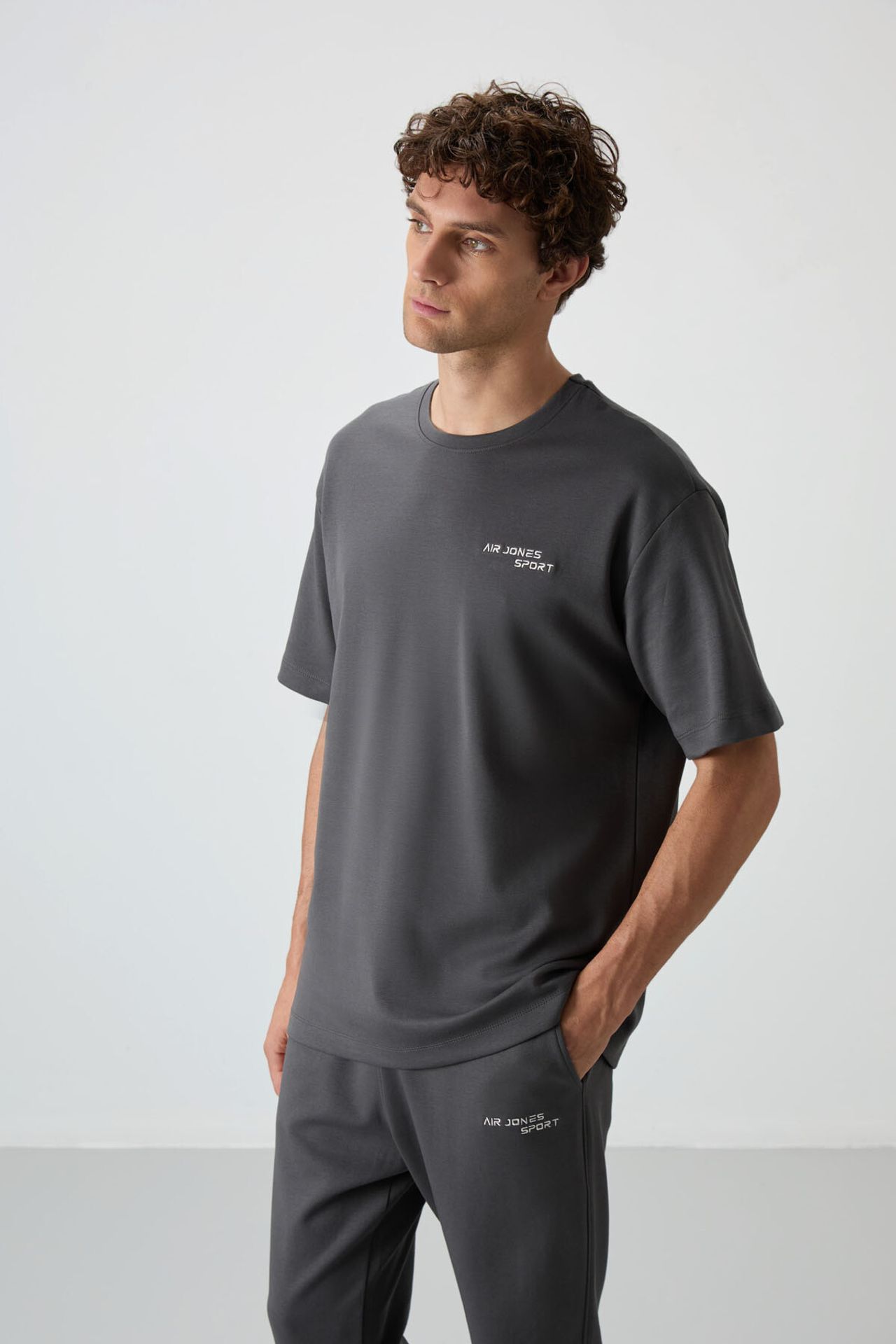 TOMMY Men's Oversized Embroidered Active Set 4