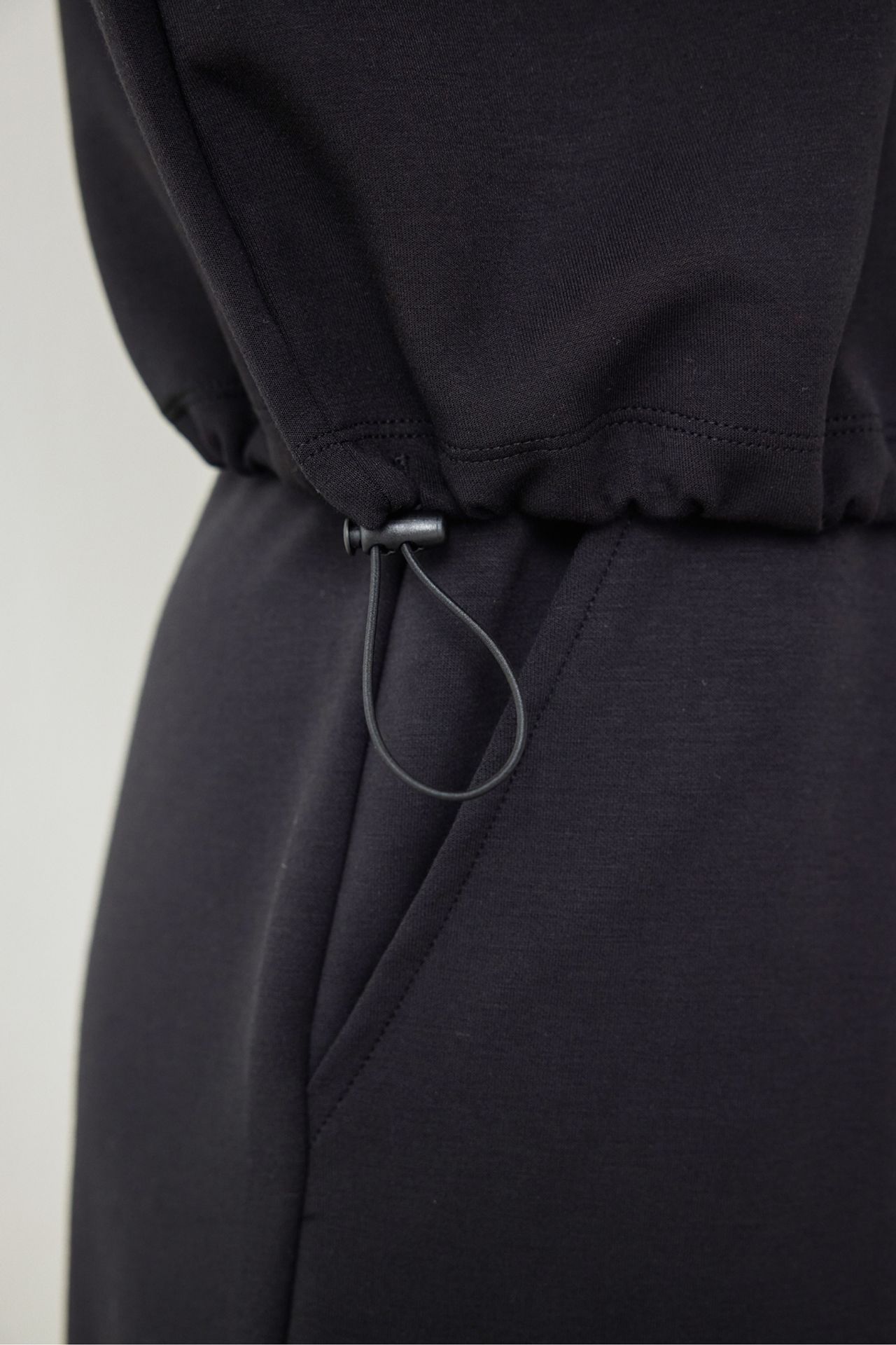 PENTI Silky Feel Mock Neck Crop Sweatshirt 5