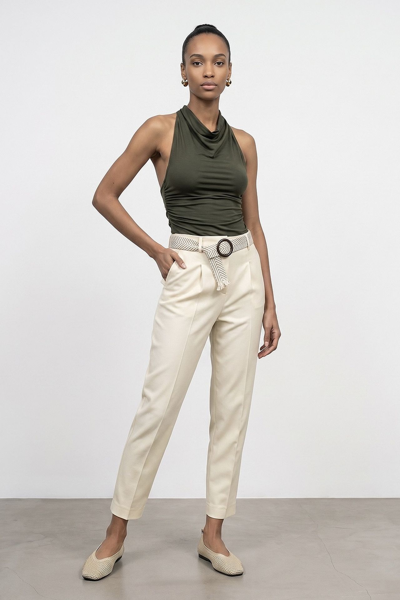 DILVIN Pleated Straight-Leg Crepe Trousers 1