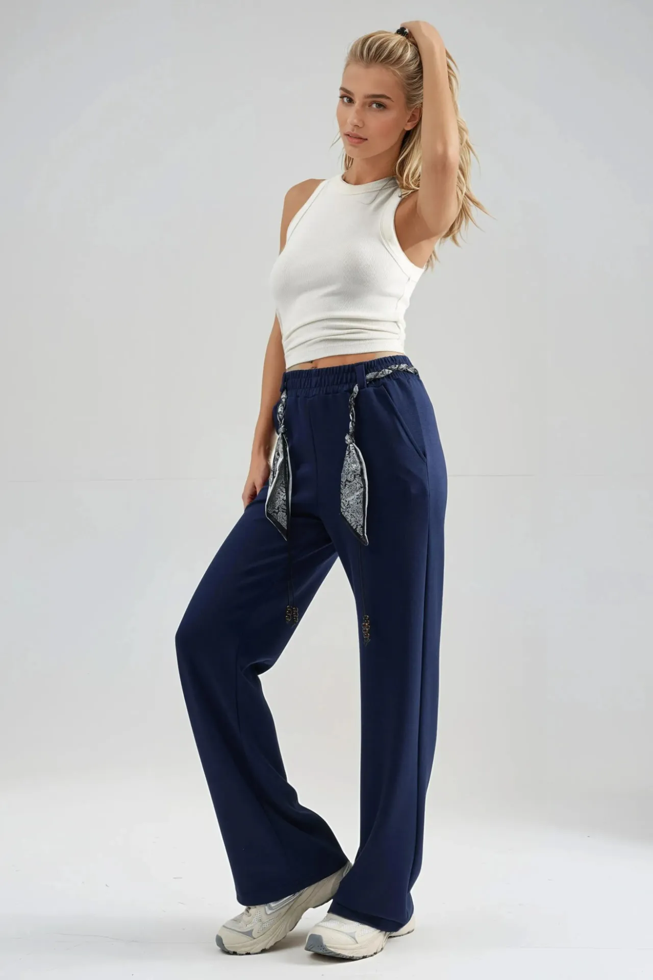 BERSAN Women’s Straight-Leg Sweatpants 3
