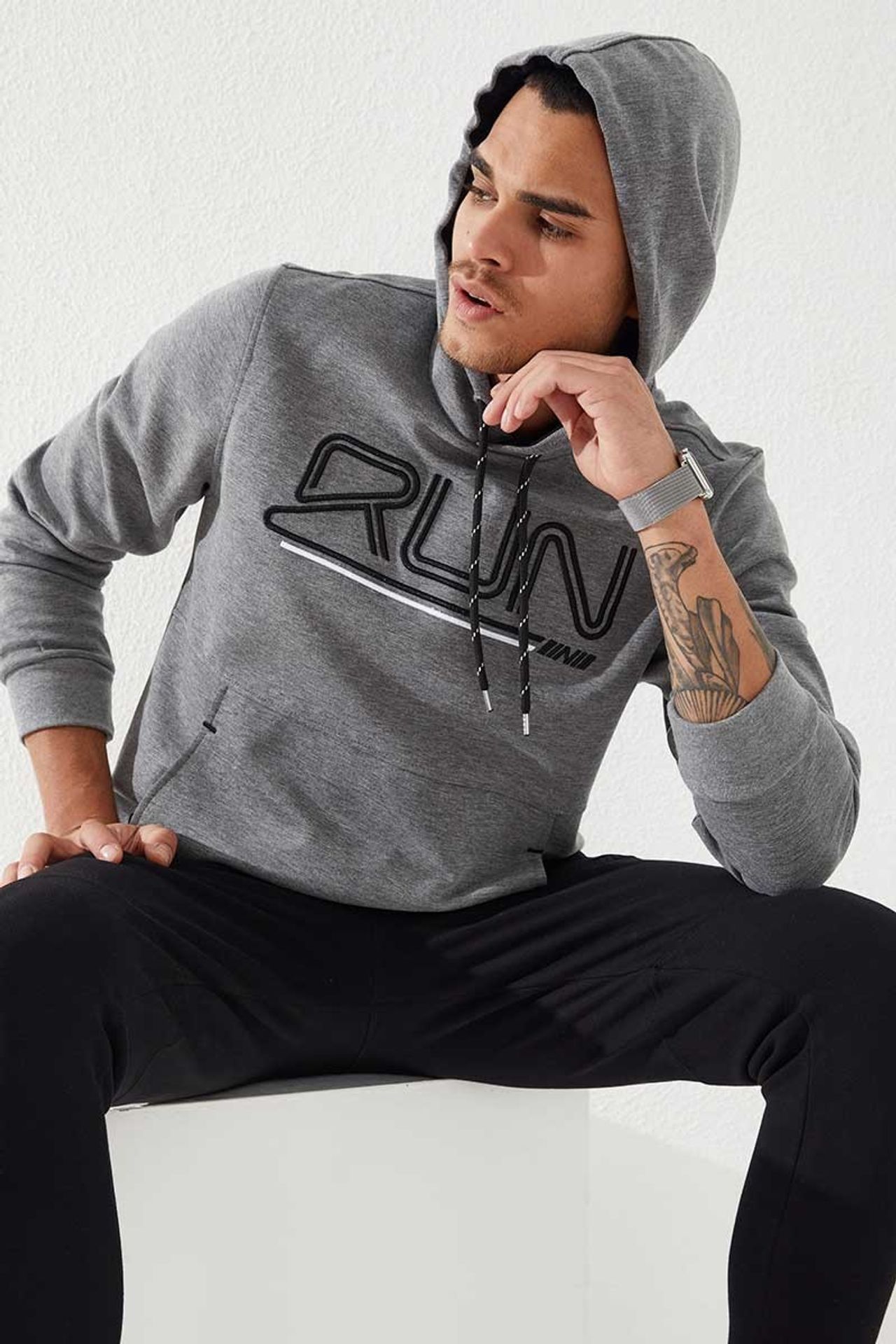 TOMMY Men's Logo Printed Hooded Sweatshirt 6