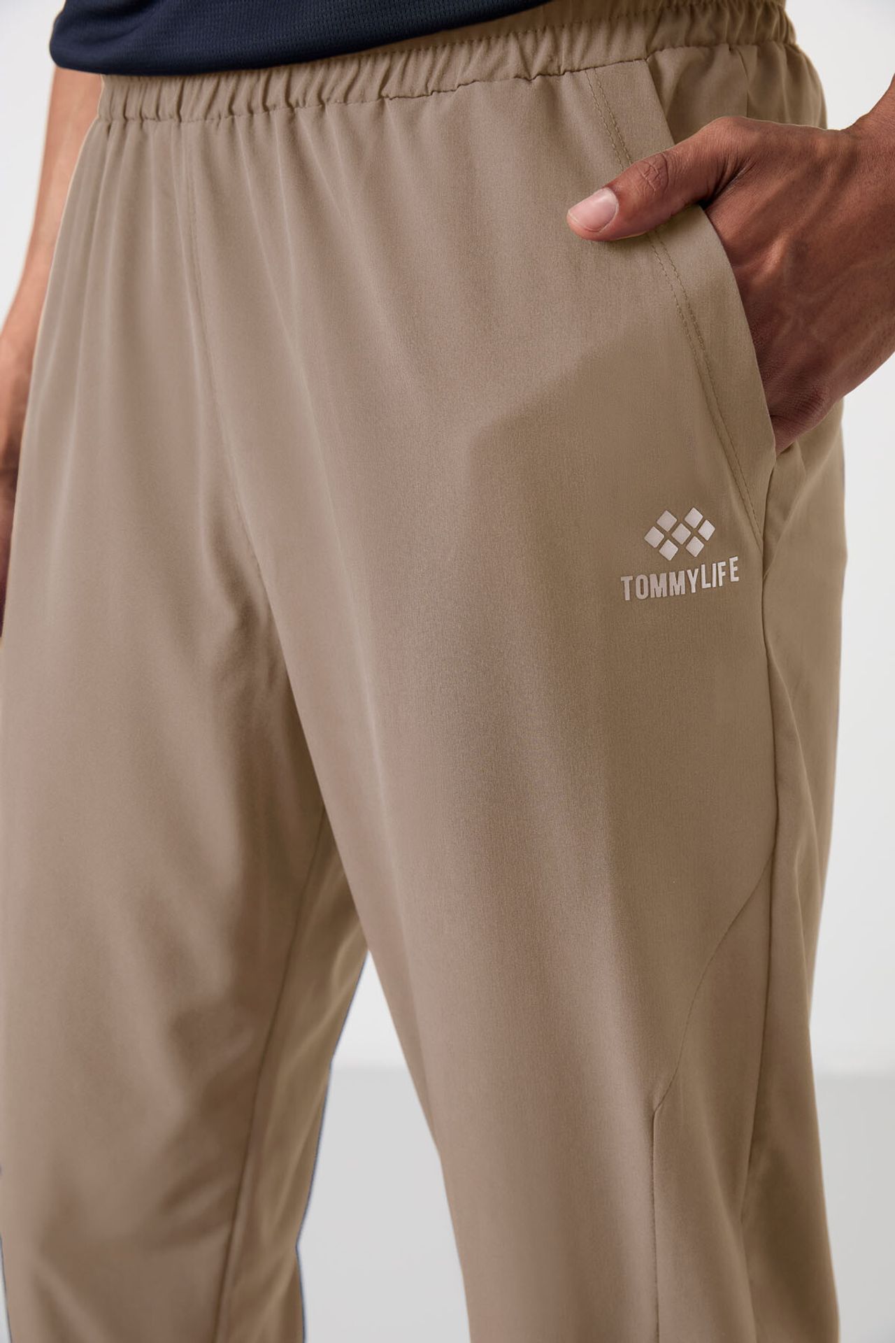TOMMY Men's Straight-leg Seamless Sweatpants 5