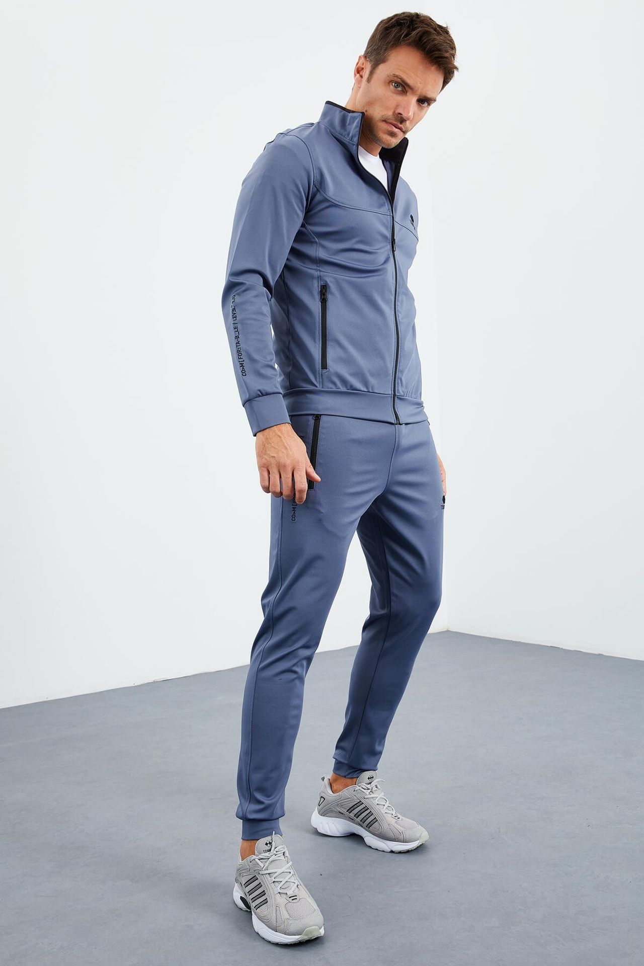 TOMMY Men's Scuba Knit Sweatshirt And Pants Set 1