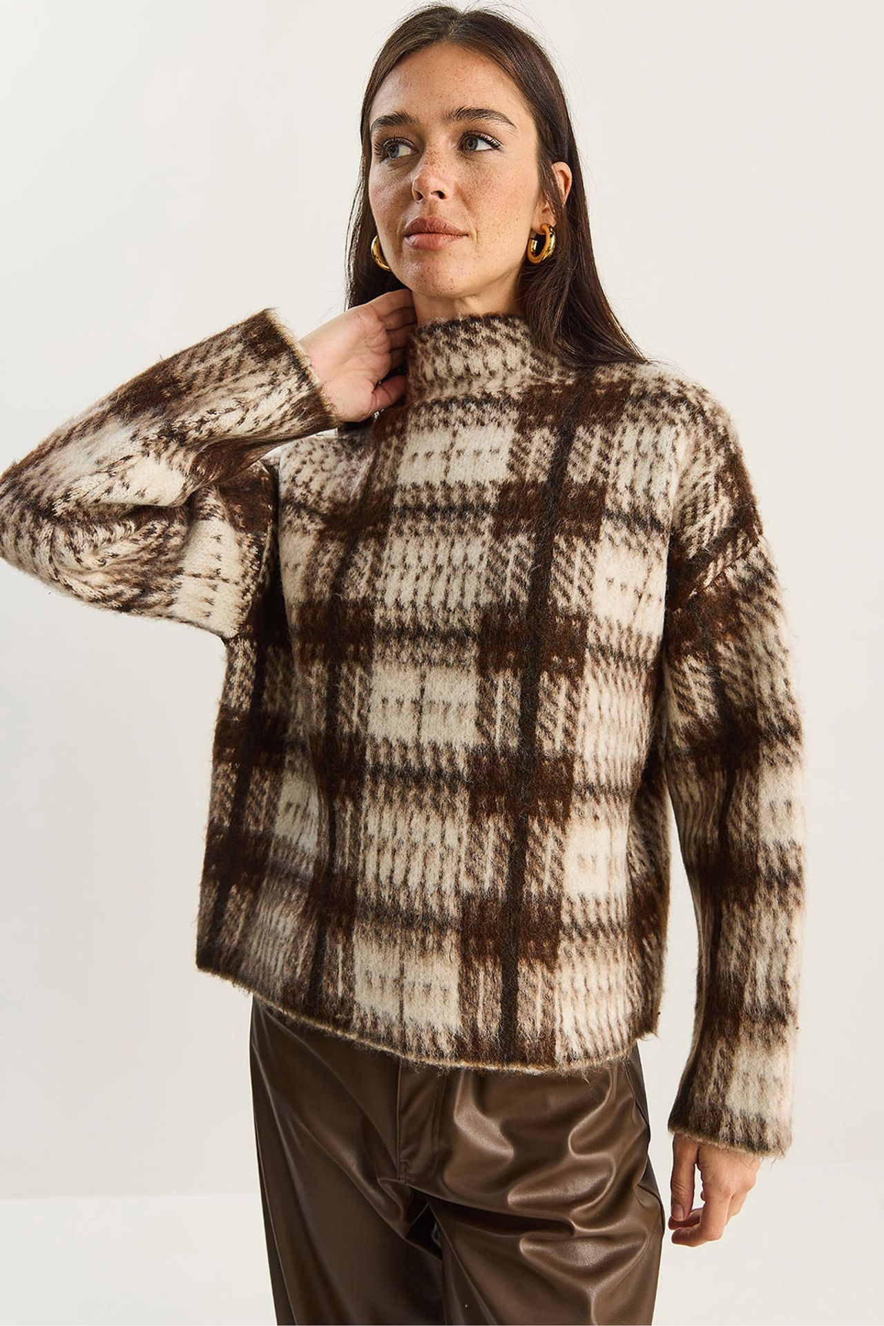 LUCCI Thick Plaid Half Turtleneck Sweater 1