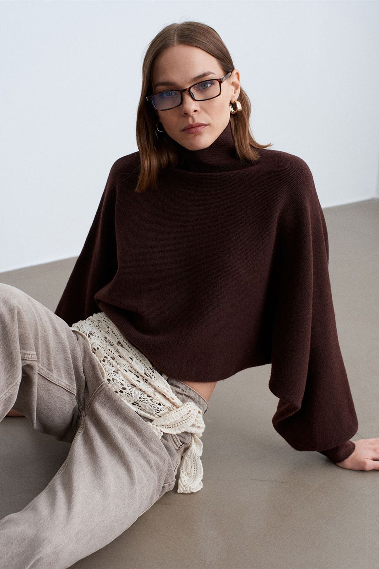 DILVIN Women's Oversized Cropped Turtleneck Sweater 2