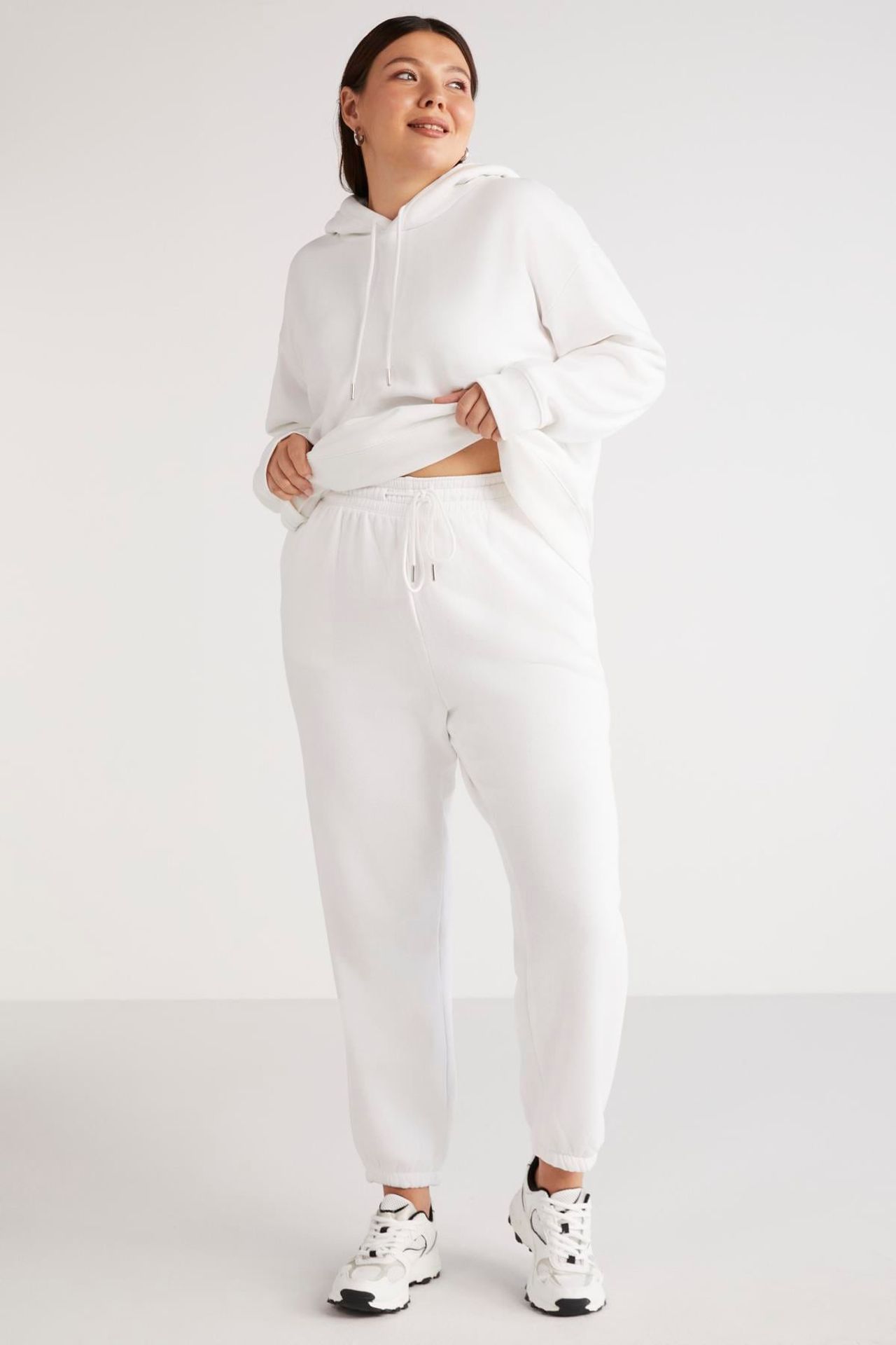 ETHIQUET Relaxed Fit Straight-Leg Sweatpants 1