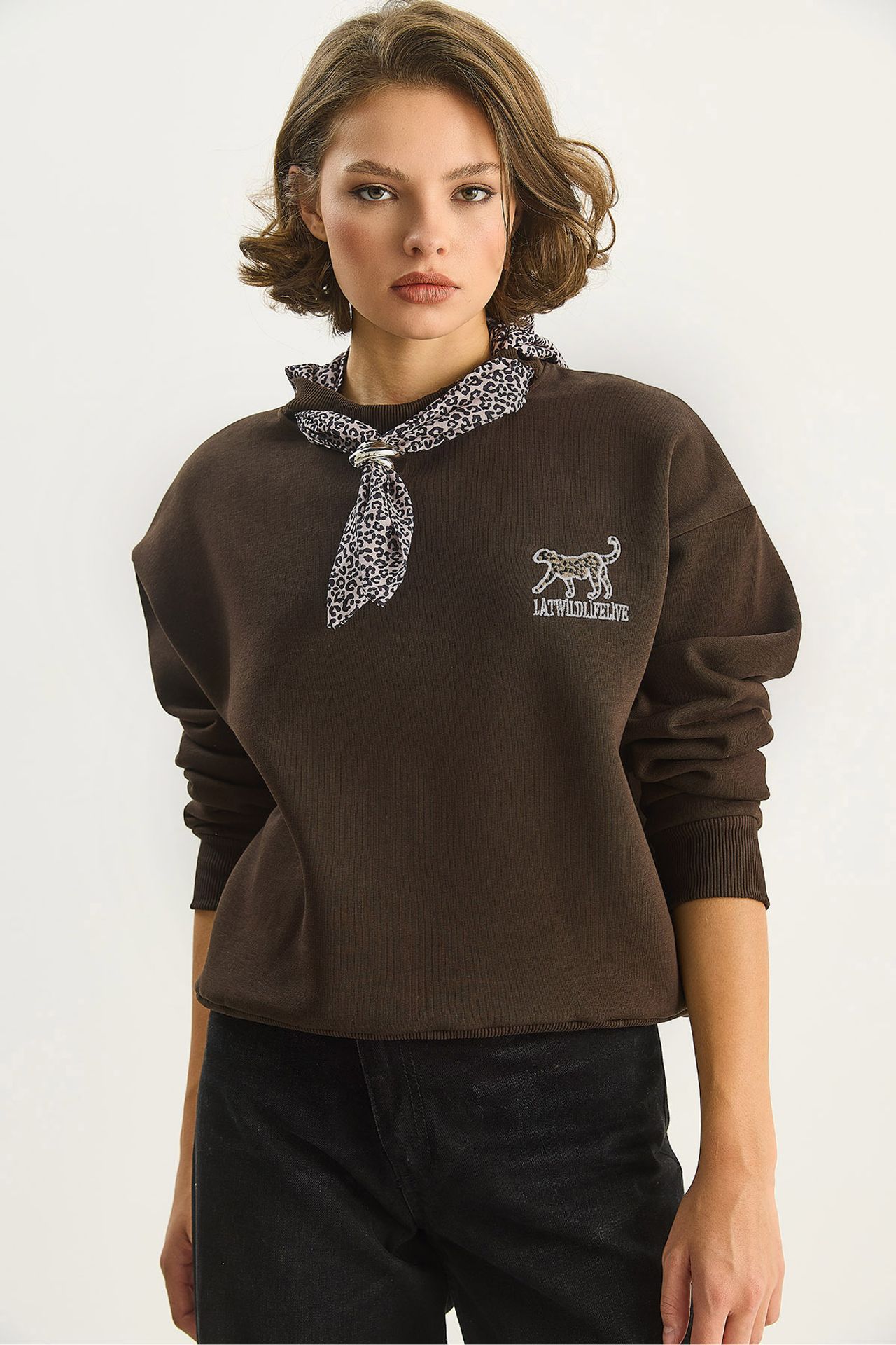 LUCCI Crew Neck Sweatshirt with Print Accessory  2
