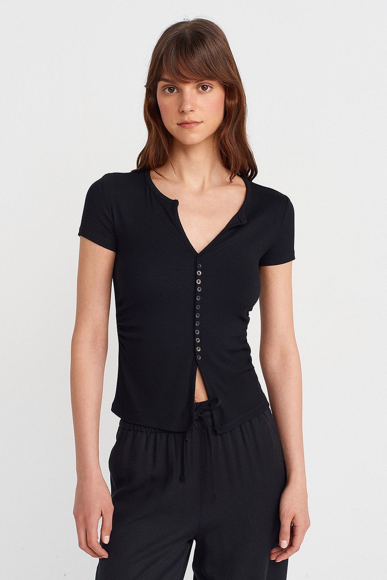 DILVIN Slim Fit V-Neck Button Blouse 1