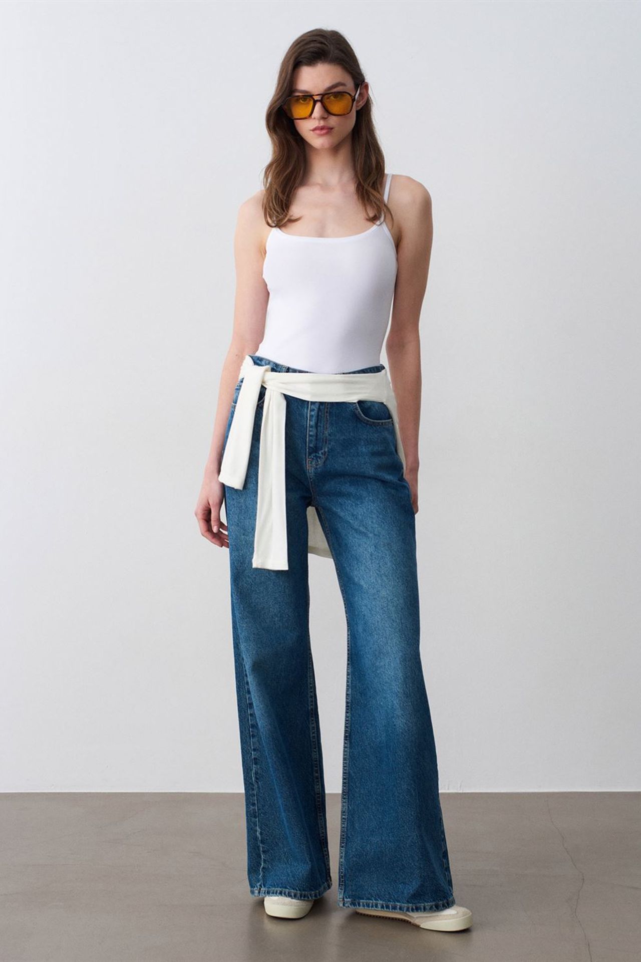 DILVIN Slim-fit Sleeveless Square-neck Blouse 4