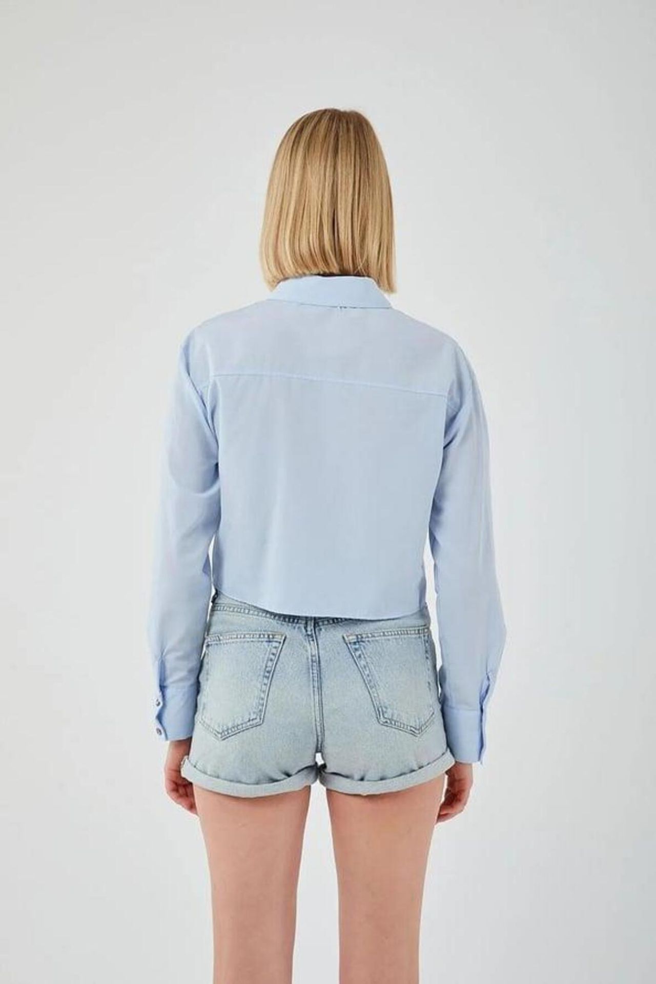 Cropped Poplin Shirt with Pocket Detail 4