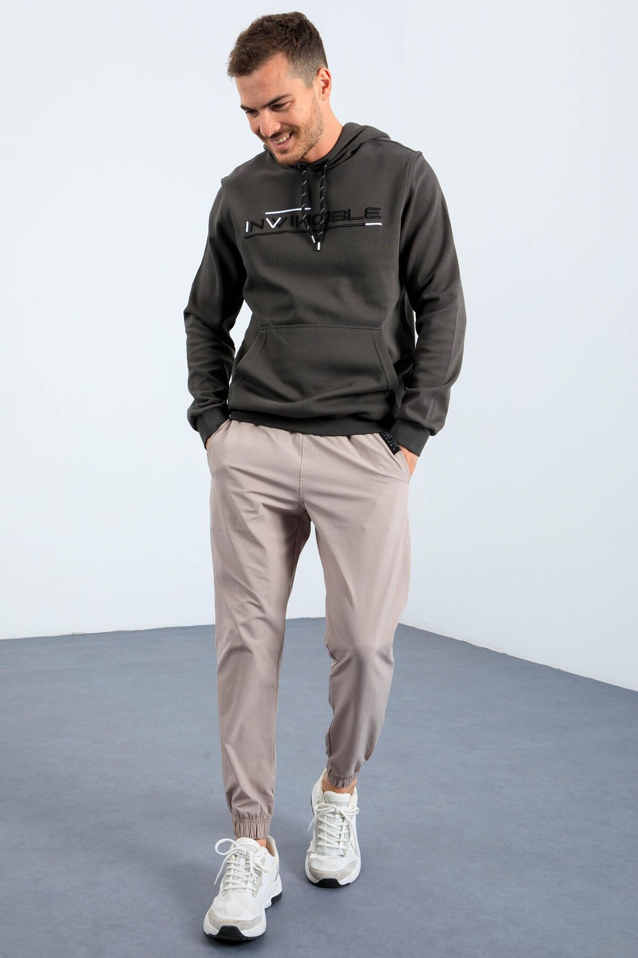 TOMMY Men's Printed Hooded Sweatshirt With Pocket 4