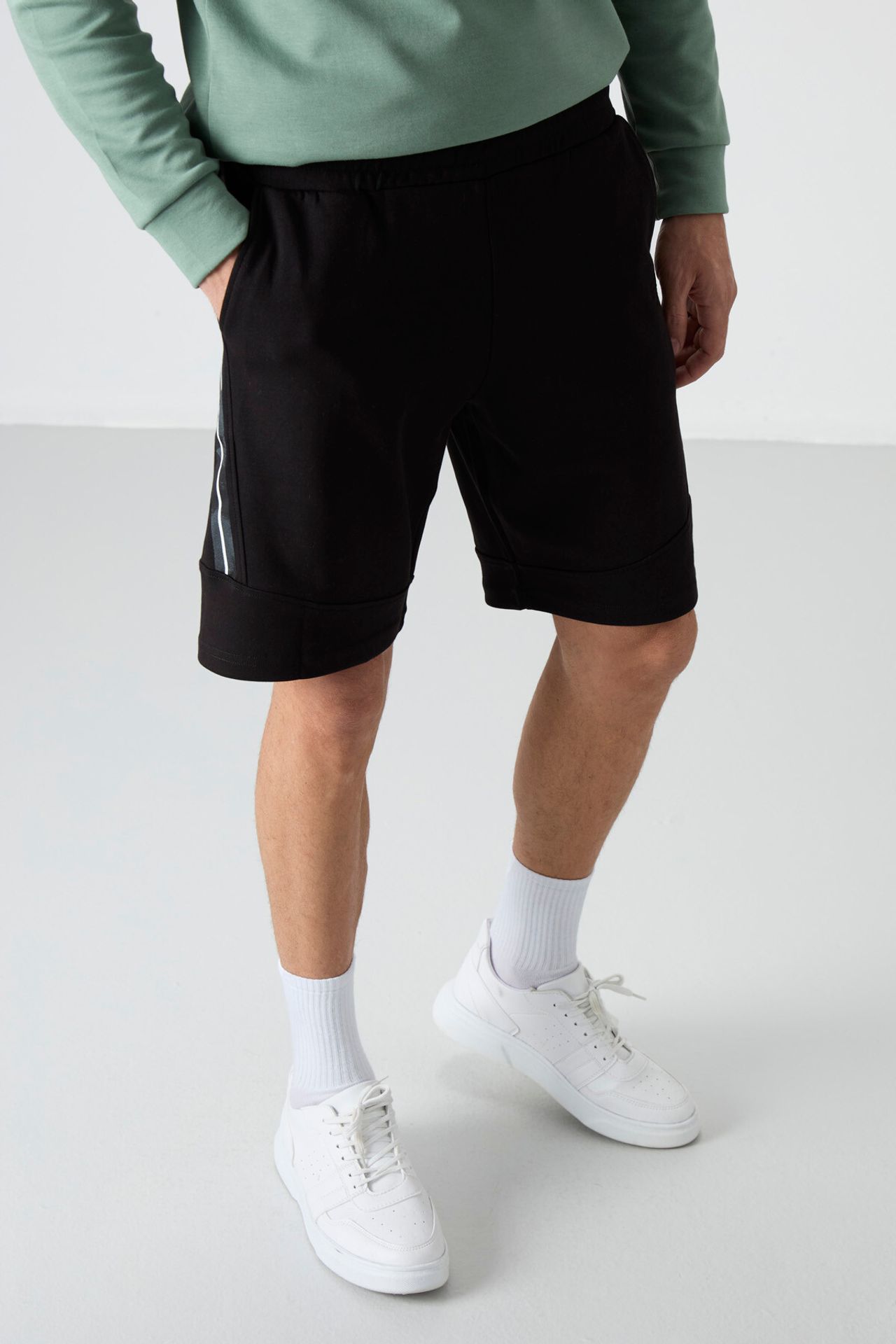 TOMMY Men's Pull-on Sweat Shorts 4