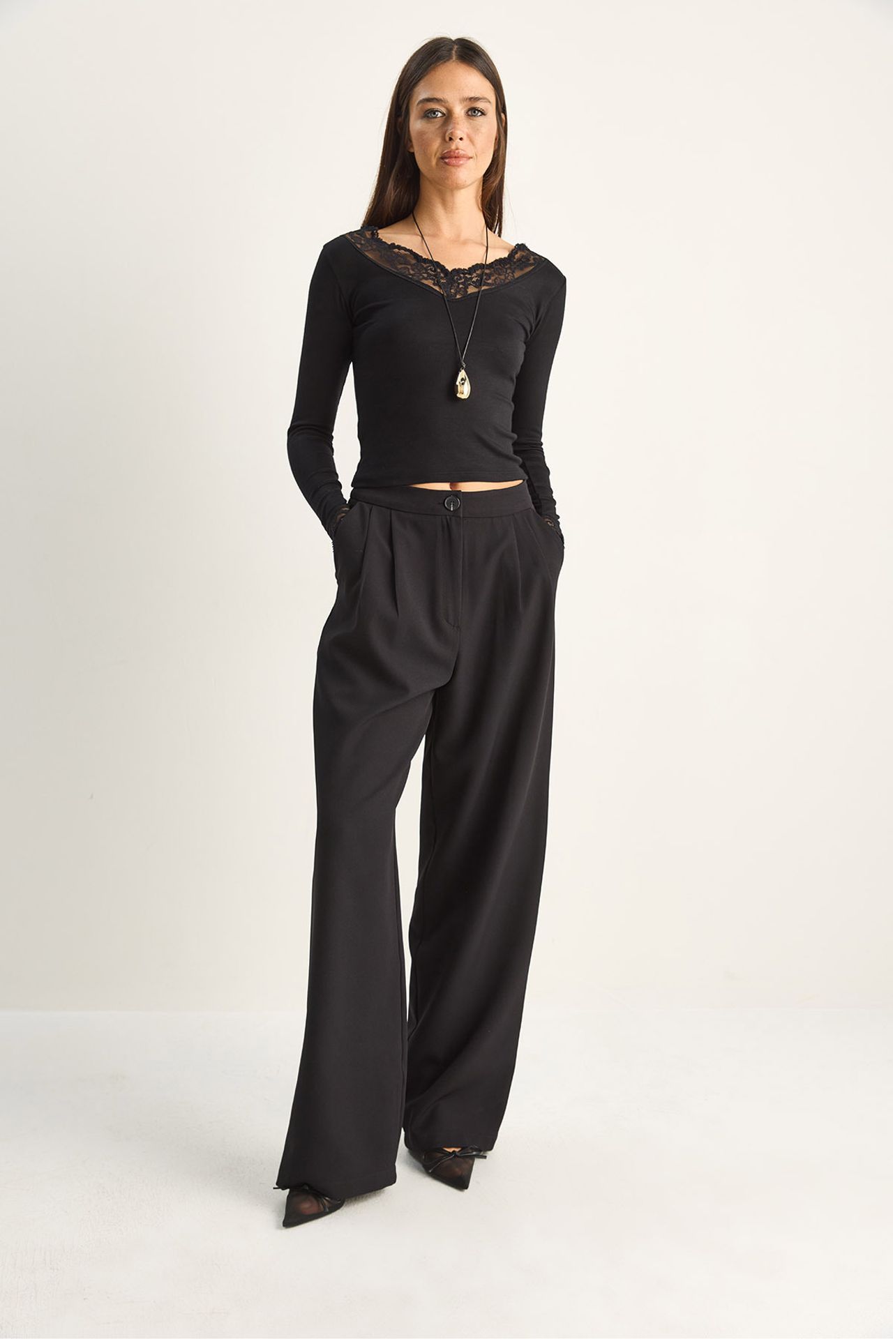 LUCCI Lace V-neck Long-sleeve Blouse 4
