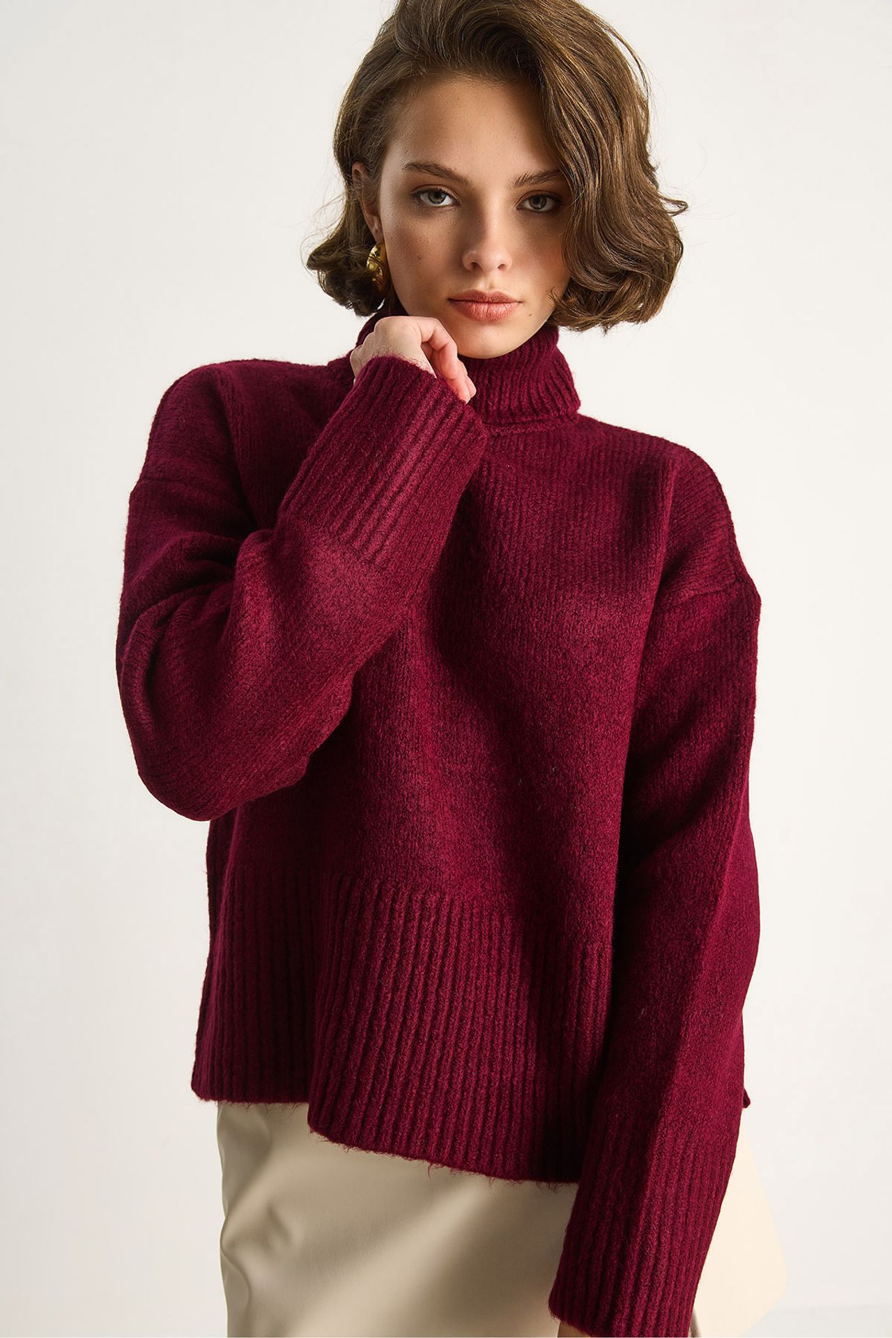 LUCCI Oversized Knit Turtleneck Sweater 1