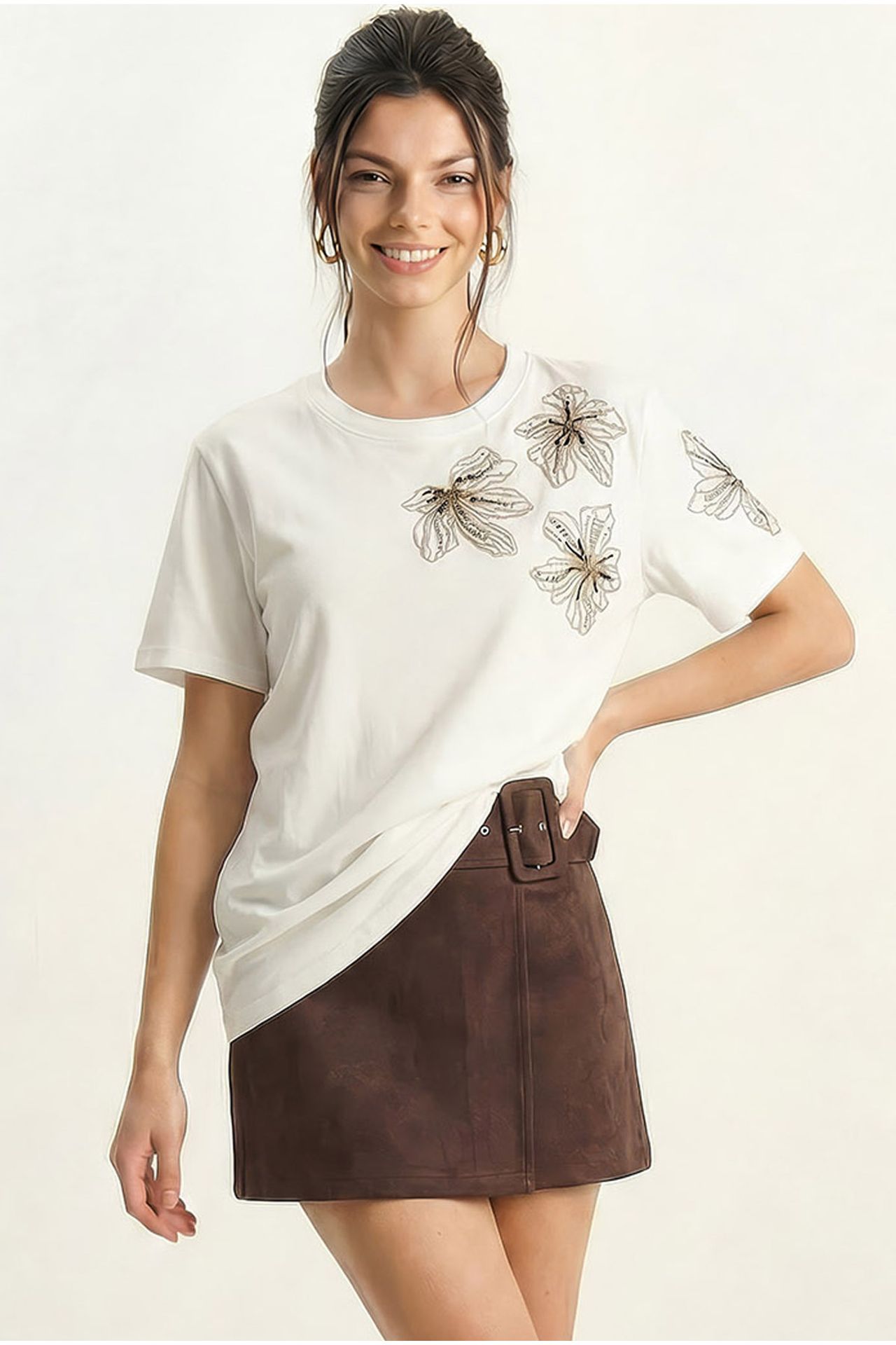 LUCCI Floral Embroidered Crew Neck T-Shirt 1