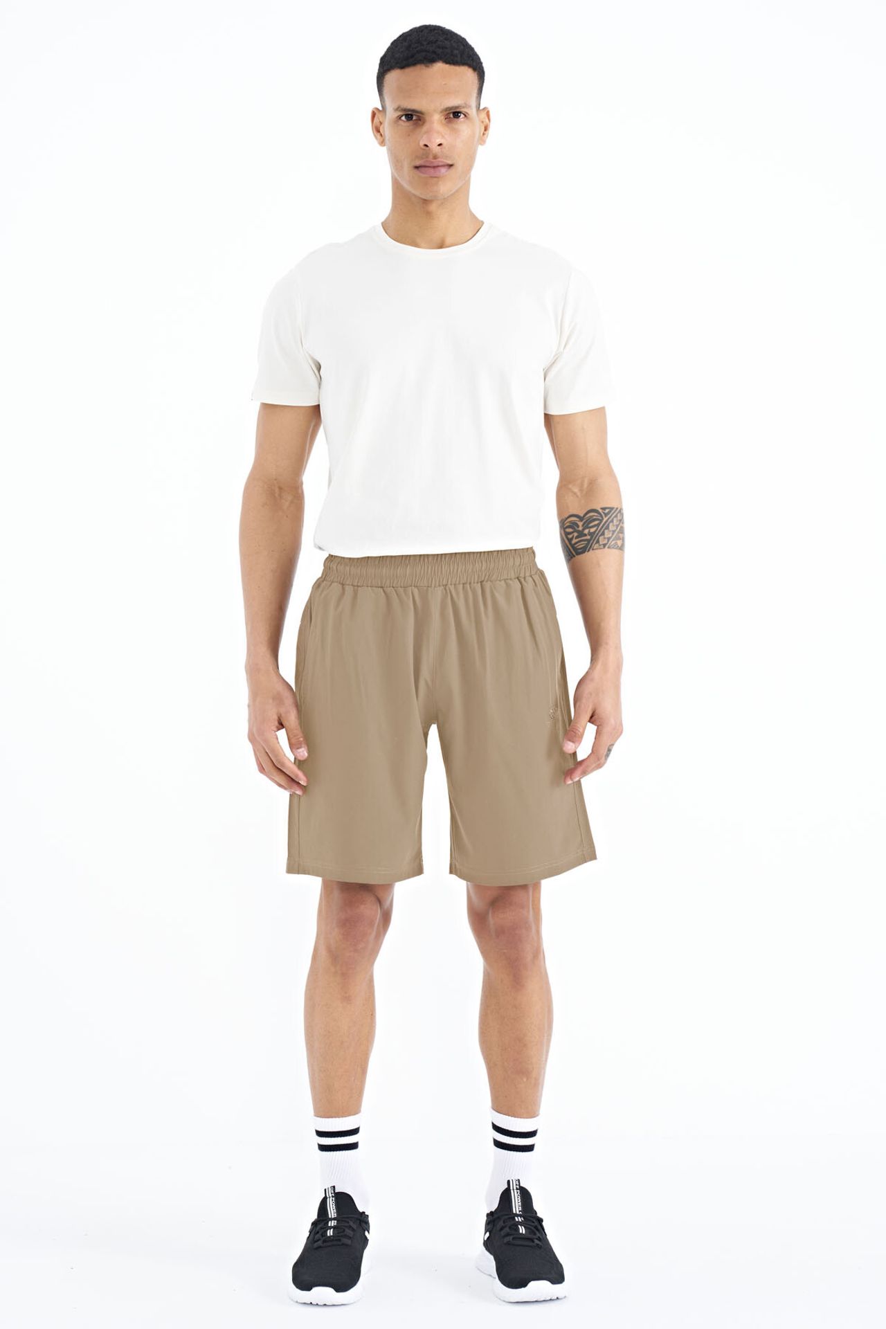 TOMMY Men's Regular-fit Wide-leg Shorts 1