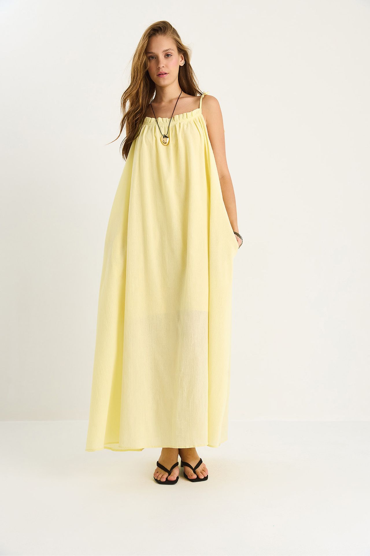 LUCCI Maxi Dress with Ruffle Detail 2