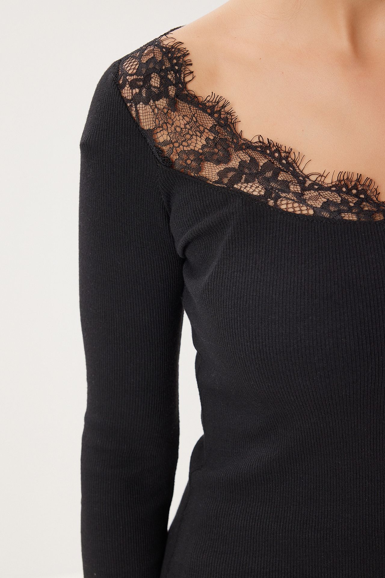 ISTANBUL Lace Detail Long Sleeve Blouse 4