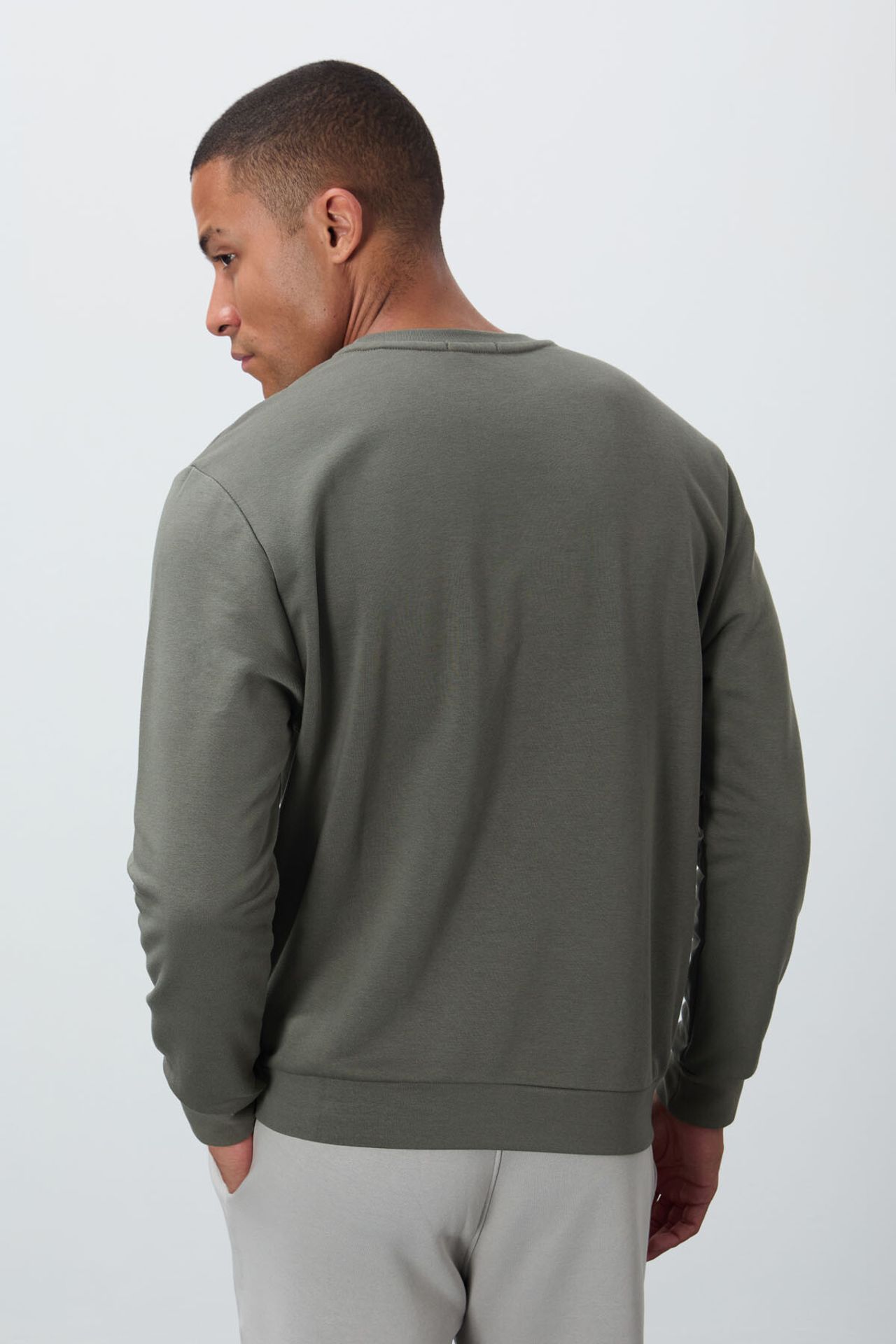 TOMMY Men's Printed Crew Neck Sweatshirt 5