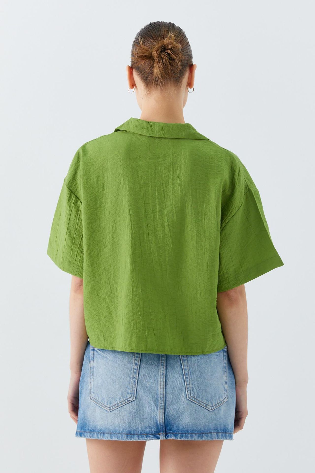 Mixray Loose Fit Button-Up Crop Shirt with Pocket 6