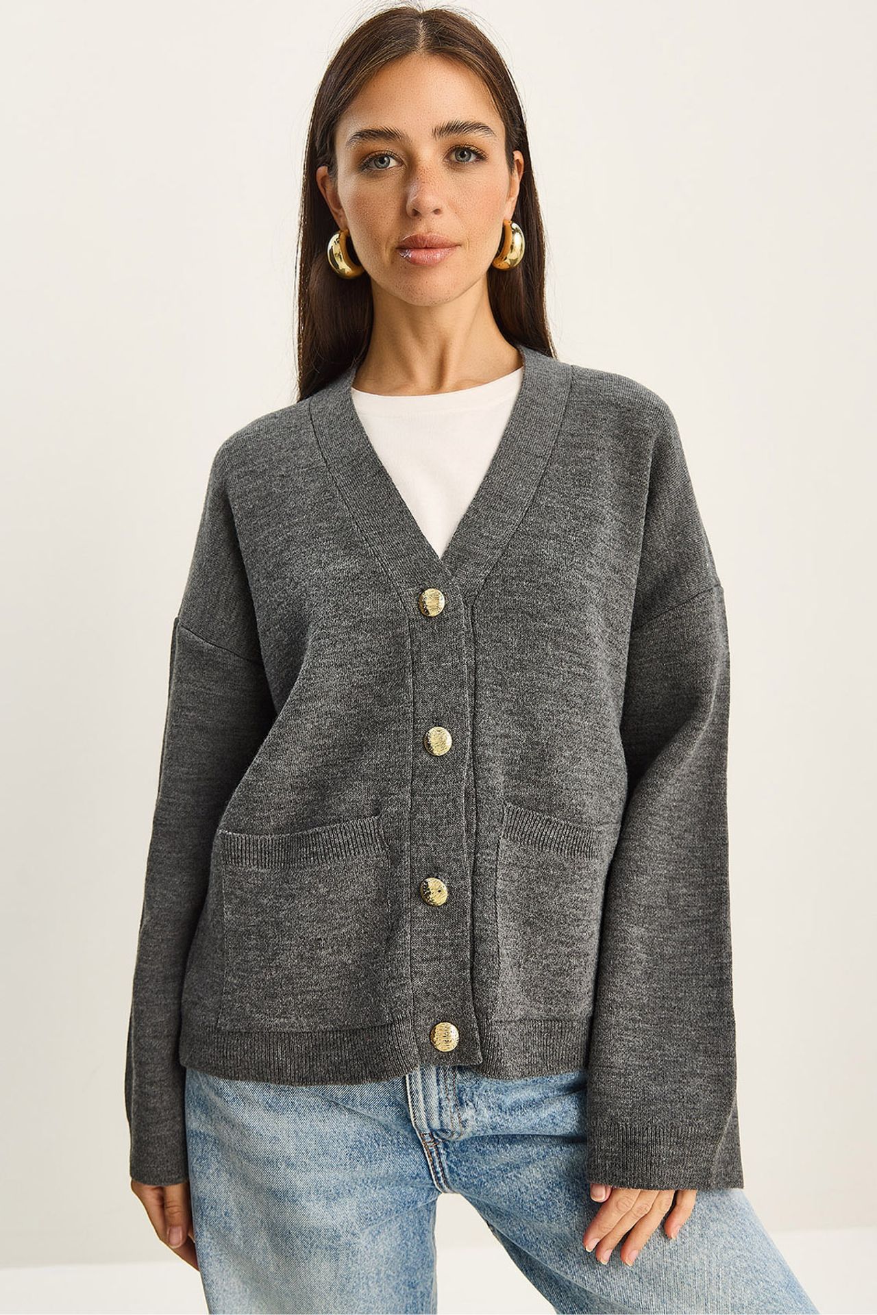 LUCCI Thick Ribbed V-neck Cardigan with Button Closure 1