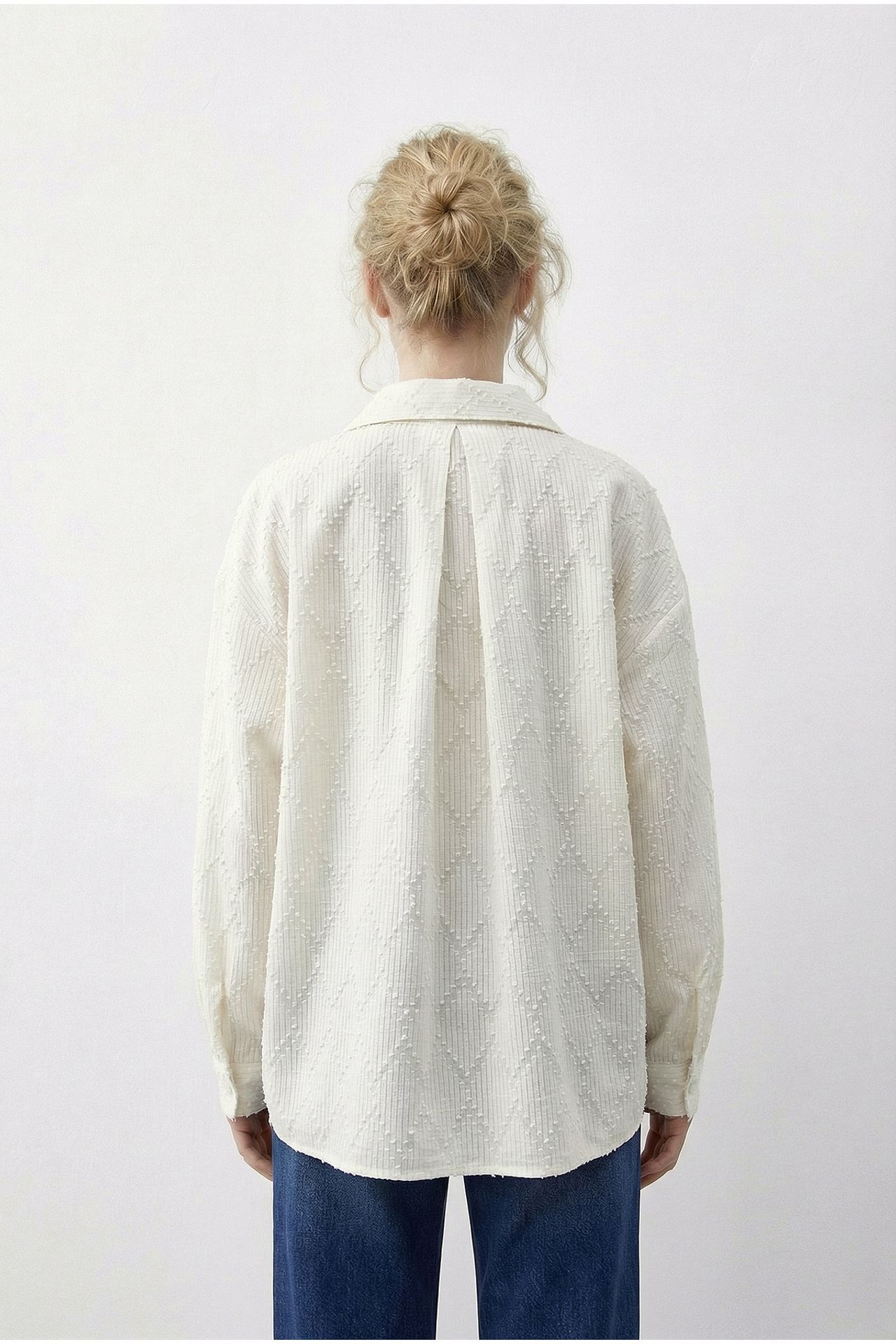 LUCCI Textured Button-Up Shirt with Relaxed Fit 5