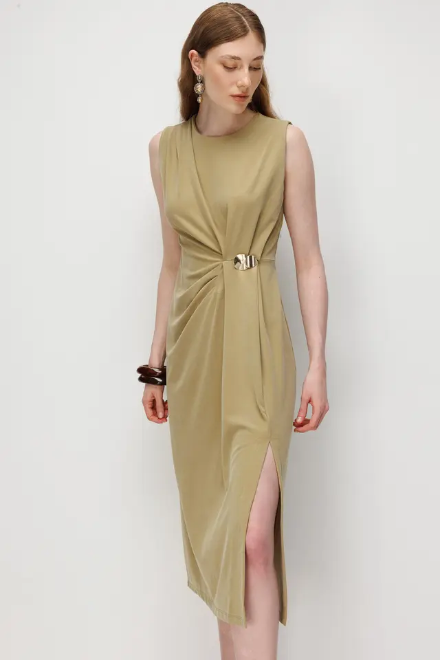 MIXRAY Fitted Midi Dress with Crew Neck