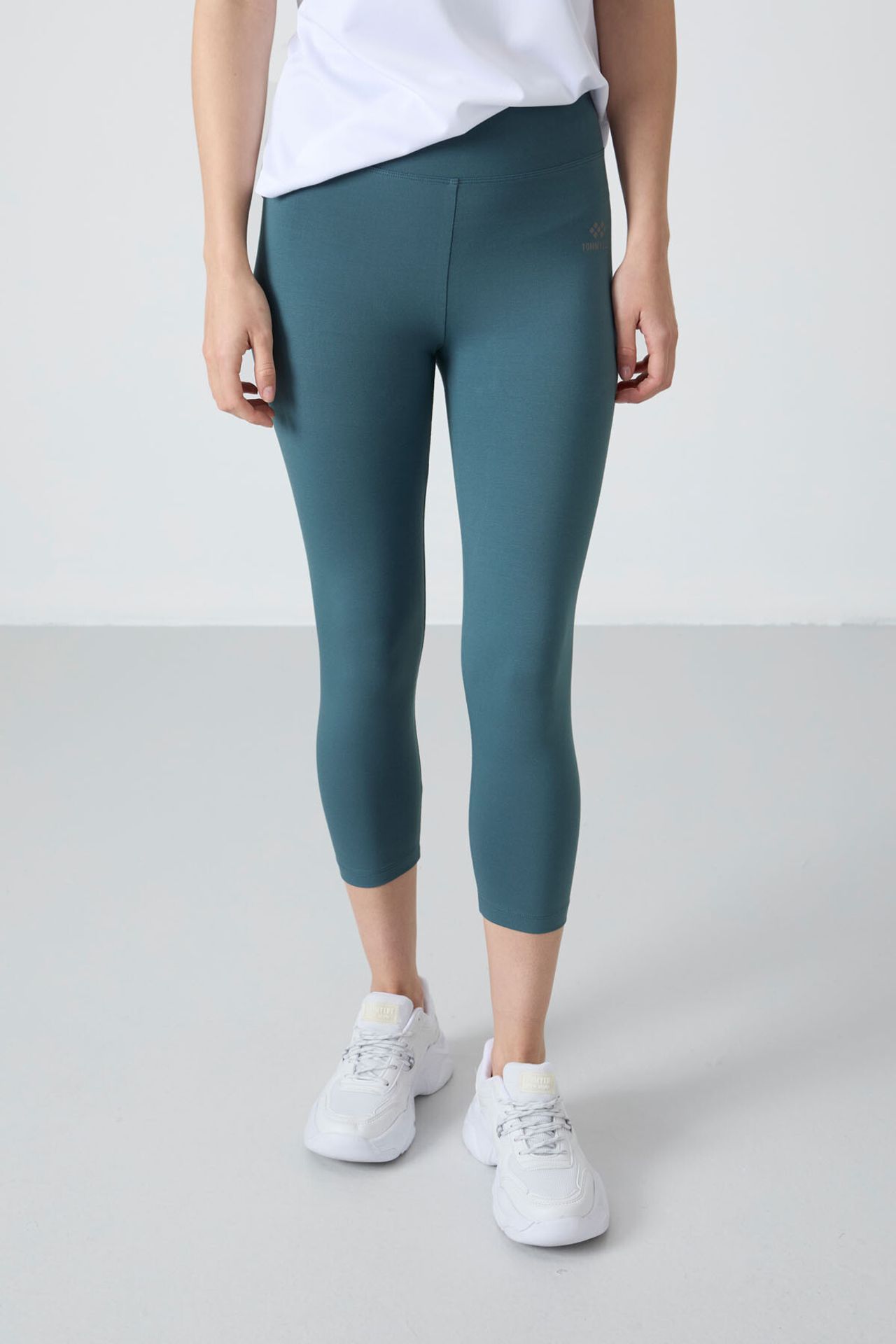 TOMMY High-Waist Capri Leggings 4