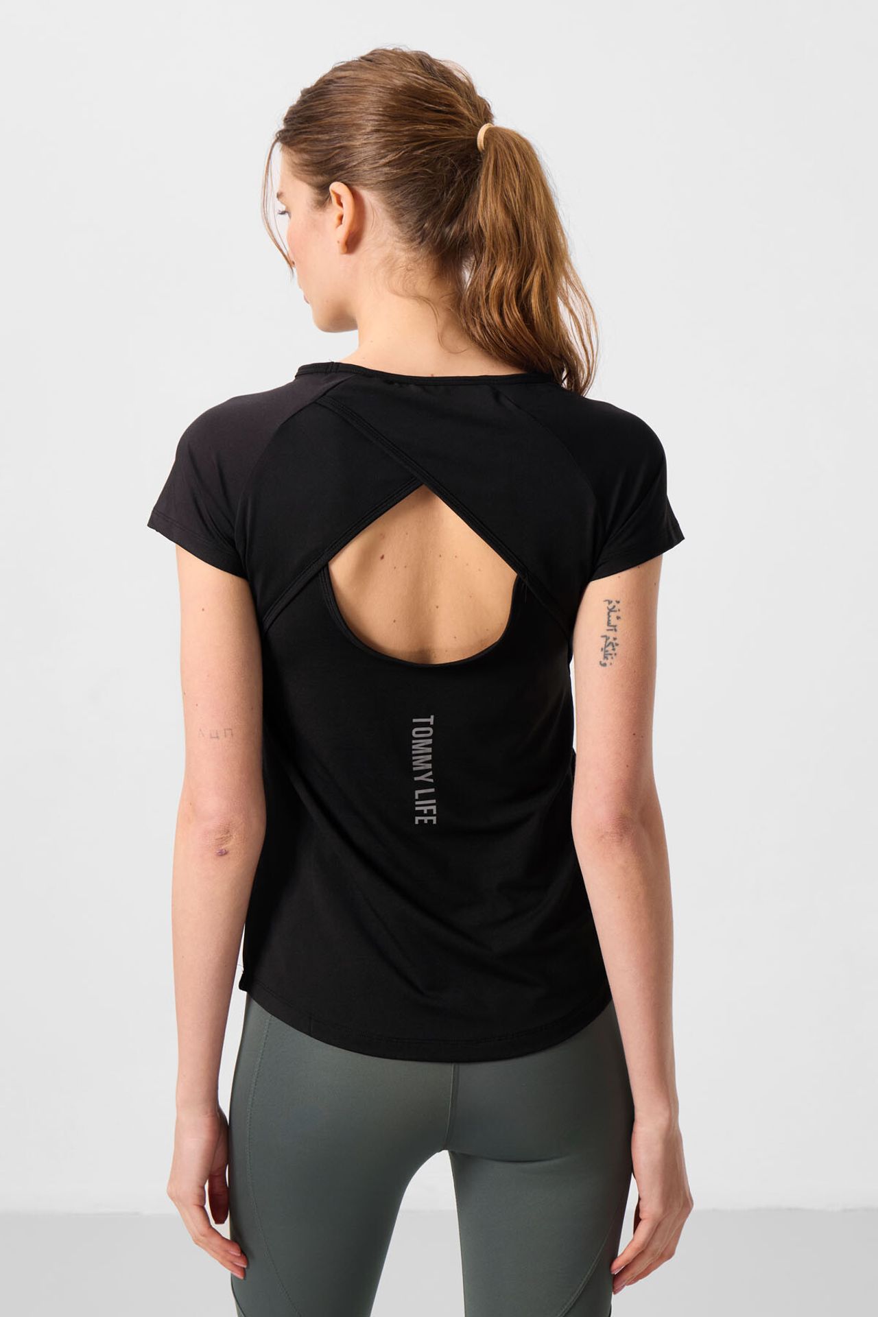 TOMMY Women's Short-Sleeve Crew Neck T-Shirt 5