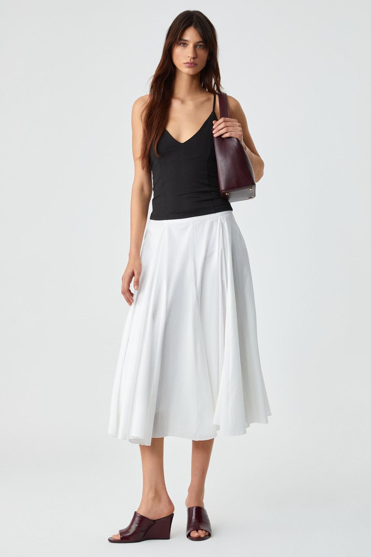 ETHIQUET Fitted Sleeveless Ribbed Tank Top 2