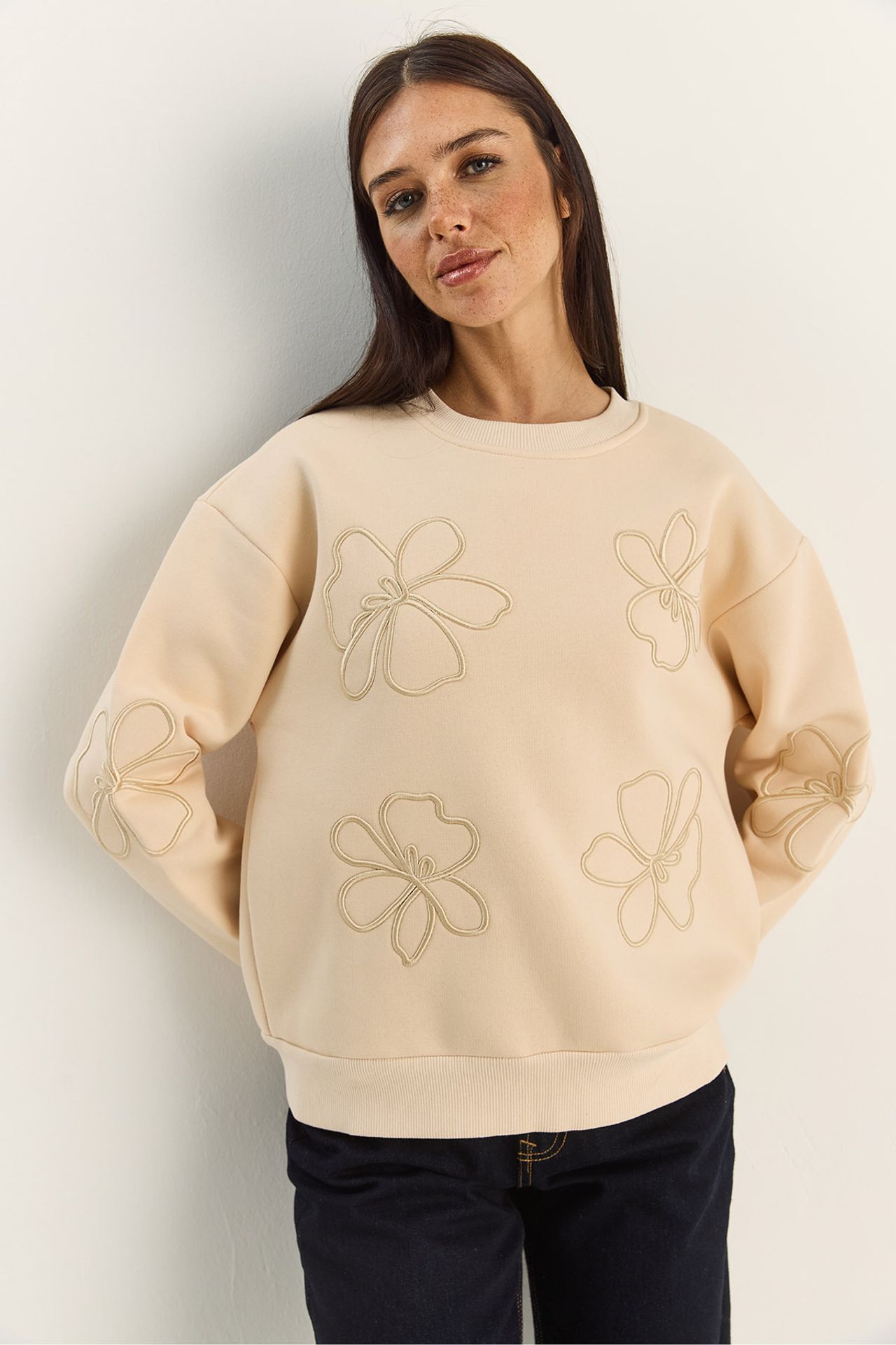 LUCCI Embroidered Crew Neck Long Sleeve Sweatshirt 3