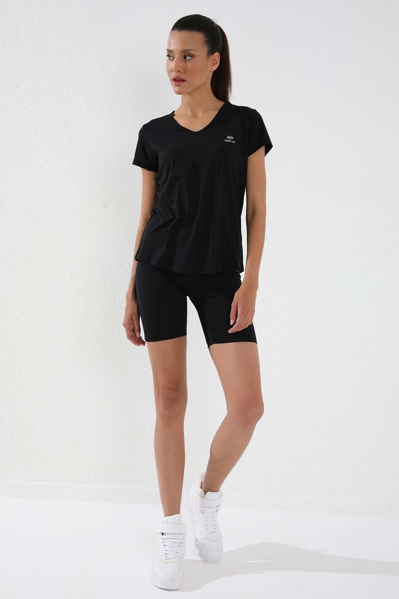 TOMMY Women's Plain V-Neck Short-Sleeve T-Shirt 6