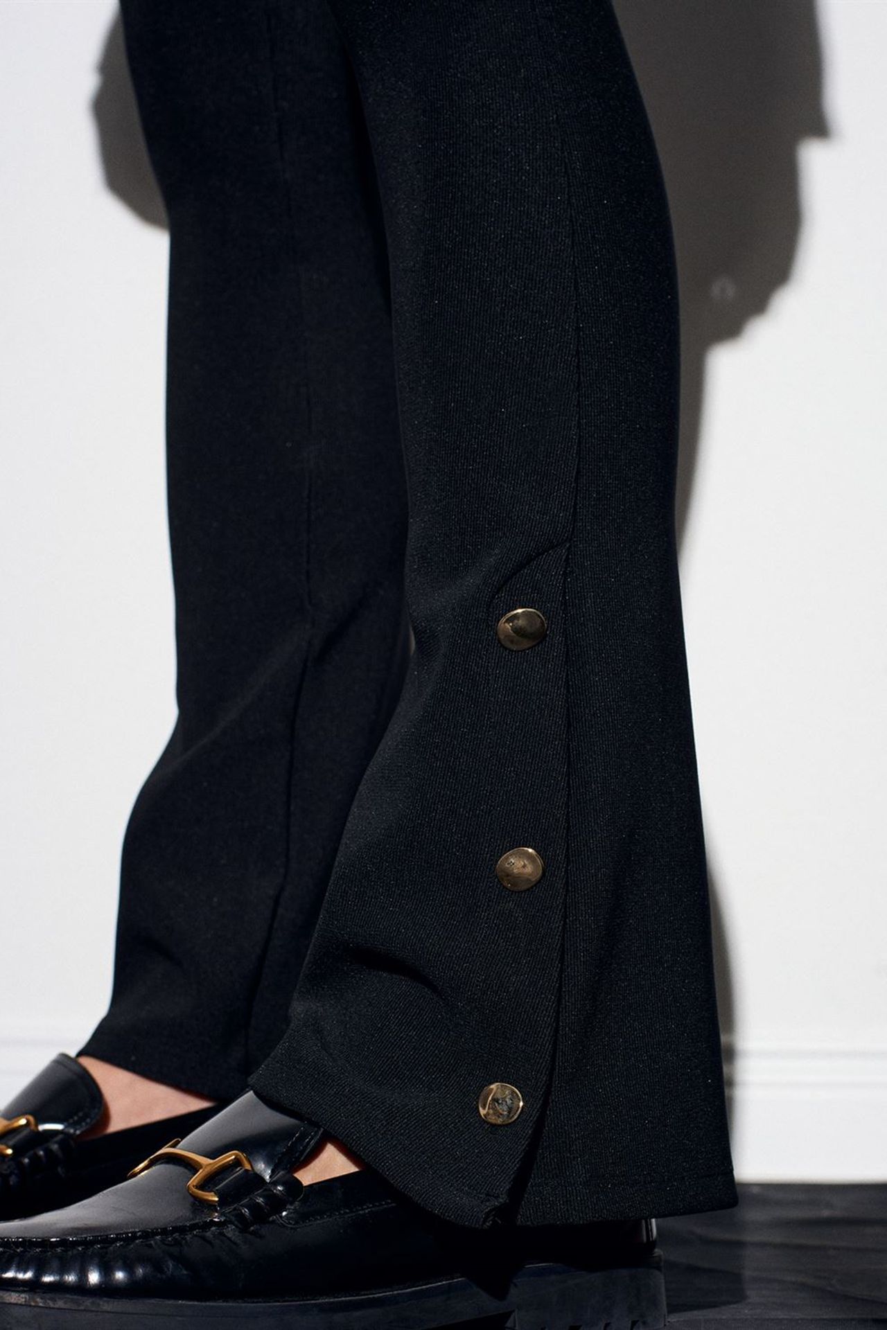 DILVIN High-Waist Flare Leggings with Button Detail