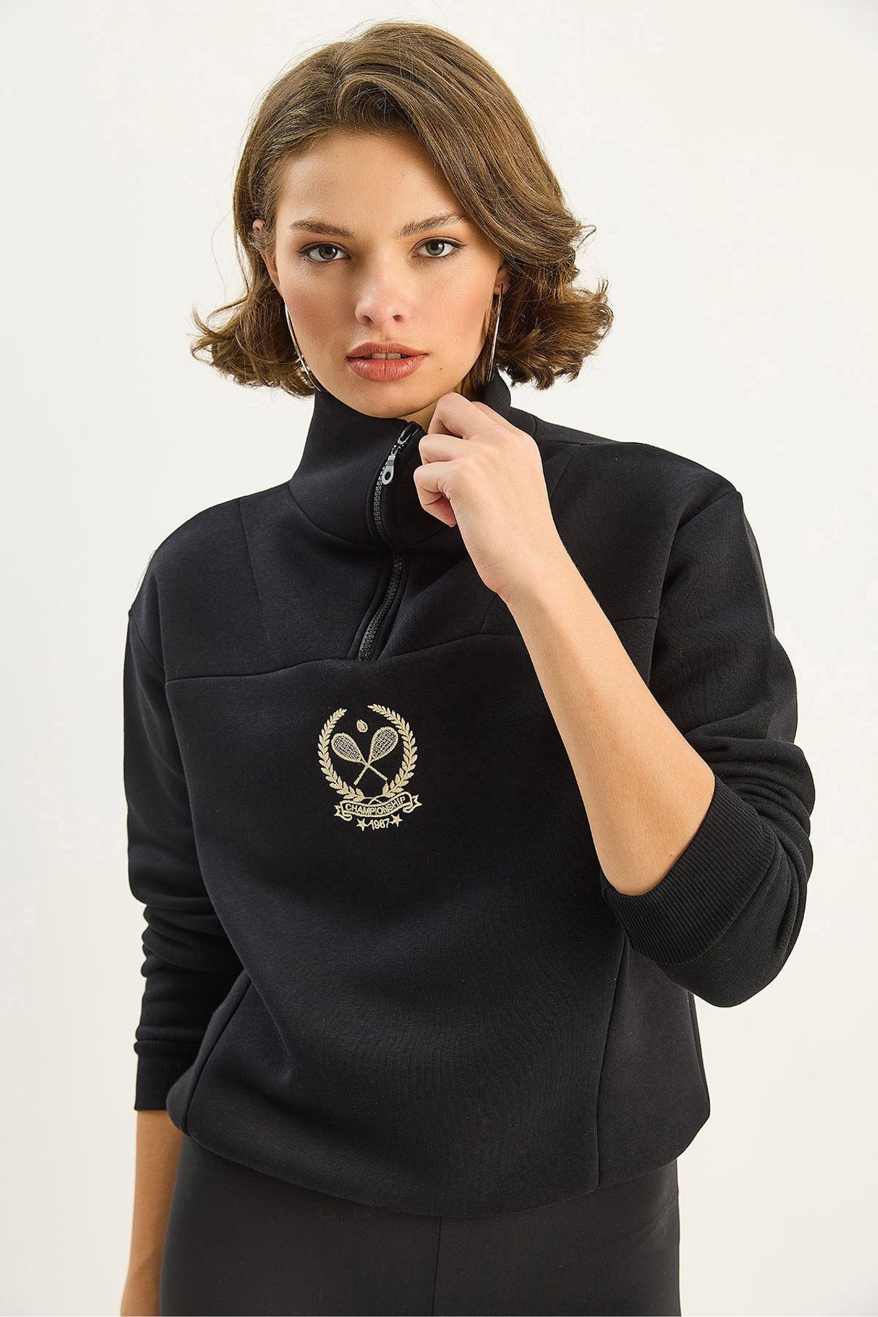 LUCCI Embroidery Zipper Collar Sweatshirt 3