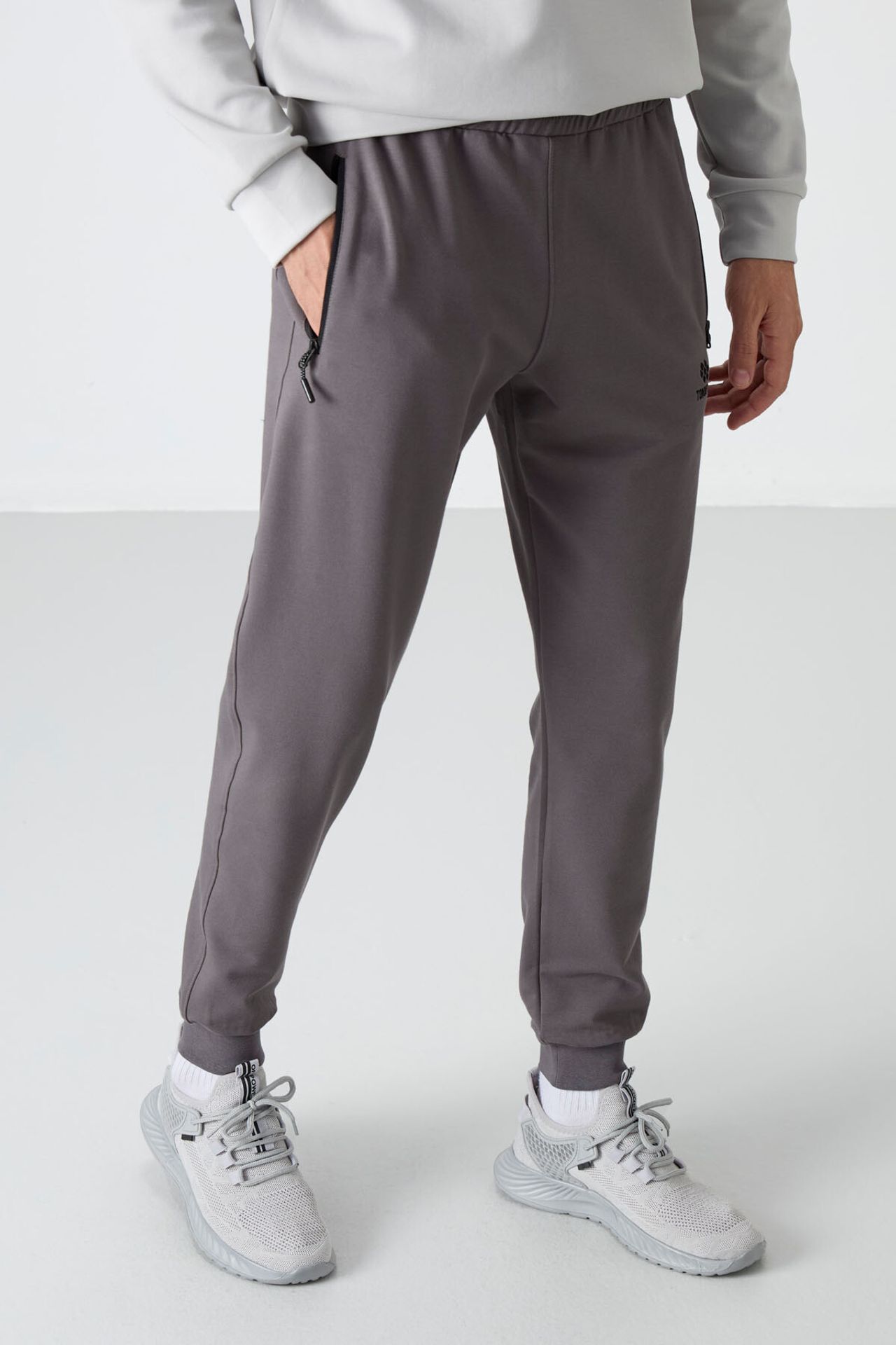 TOMMY Men's Solid Pull-on Sweatpants With Zip Pocket 4