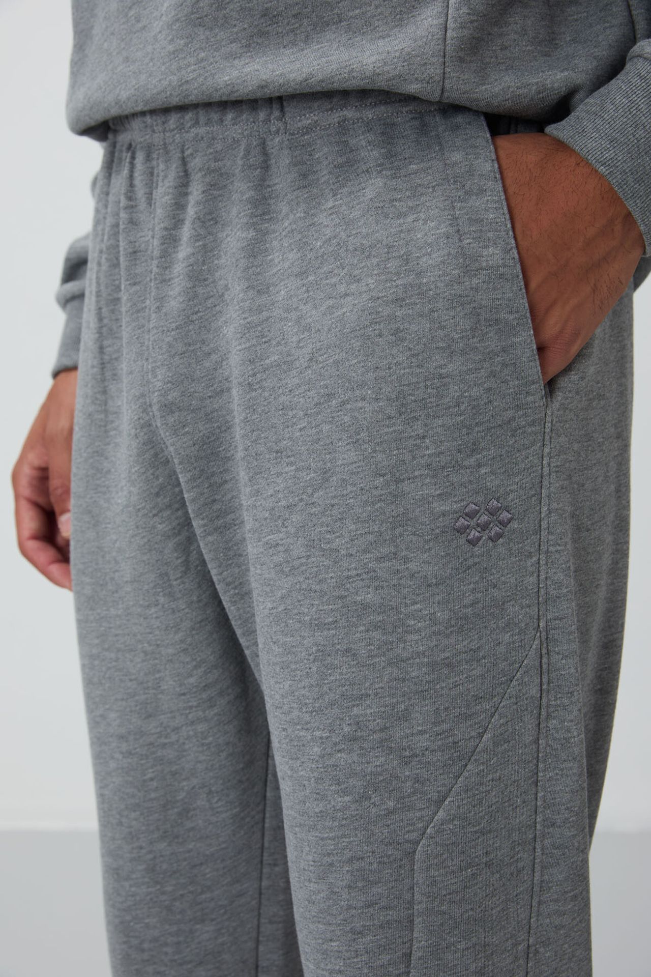 TOMMY Men's Long Sleeve Crew Neck Sweatshirt And Pants Set 6