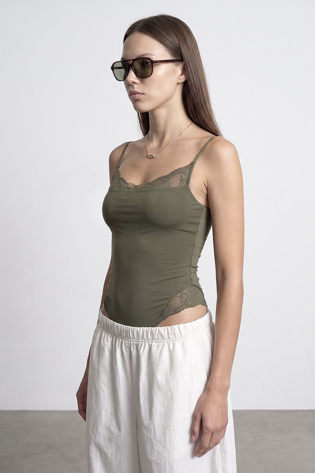DILVIN Lace Sleeveless Slim-fit Bodysuit Blouse 1