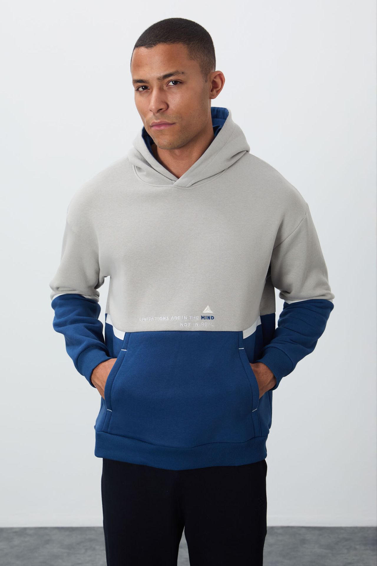 TOMMY Men's Color-Blocked Hooded Sweatshirt 1