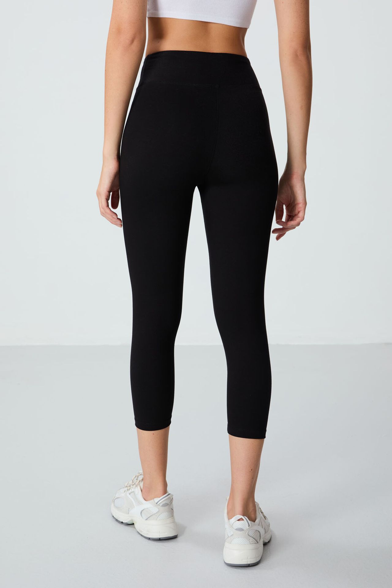 TOMMY High-Waist Capri Leggings