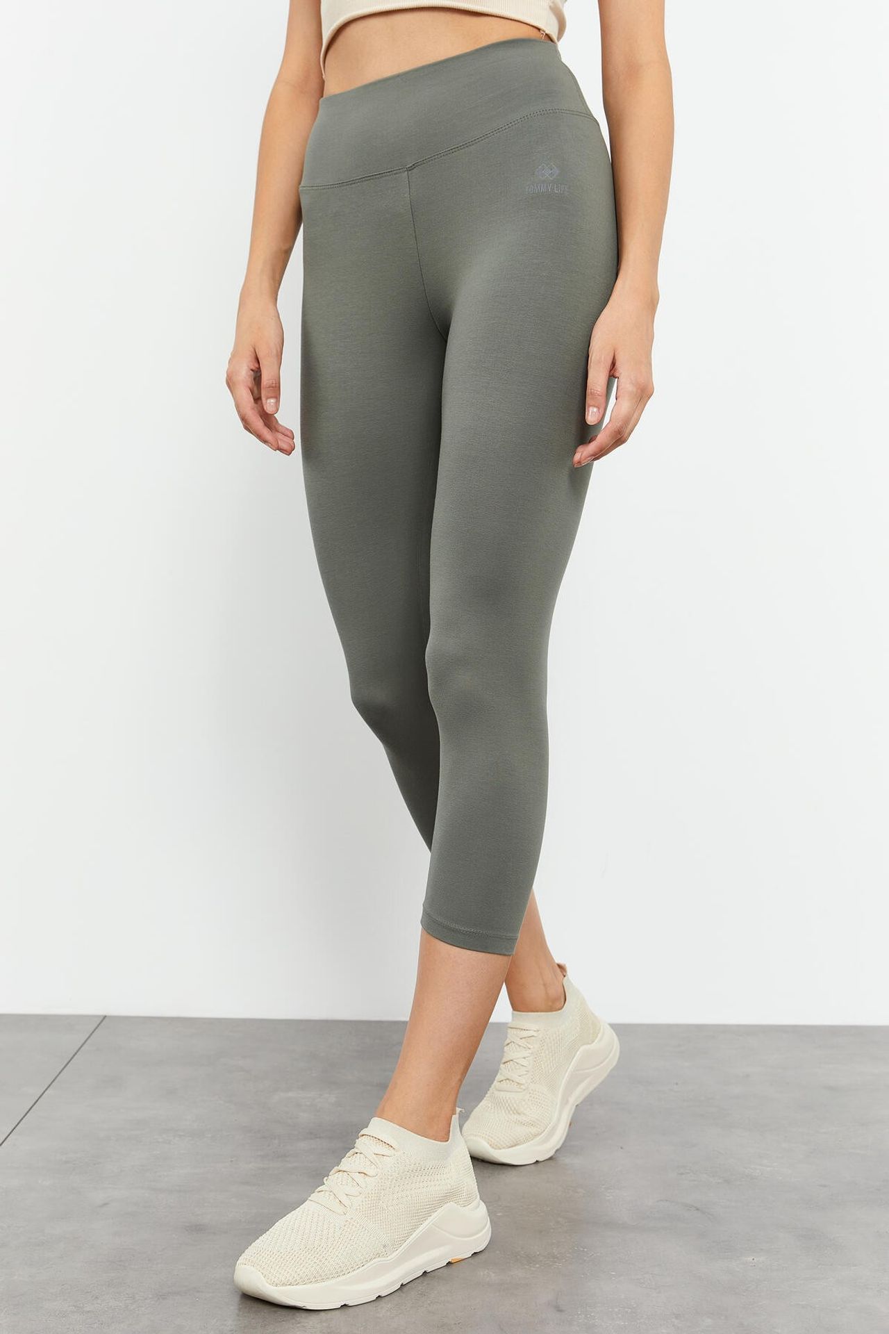 TOMMY High-Waist Capri Leggings 2