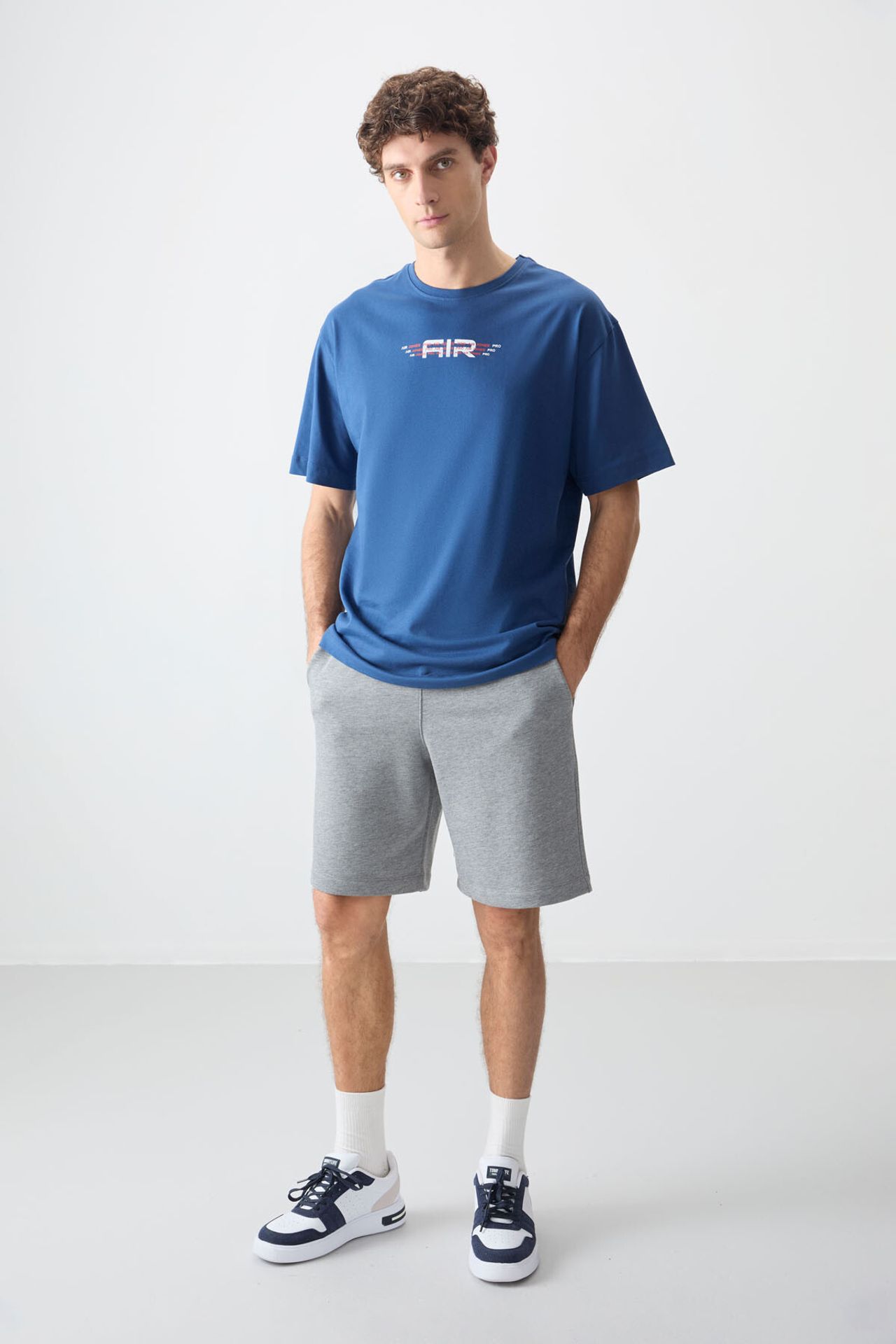 TOMMY Oversized Logo Cotton Crew Neck T-Shirt 3