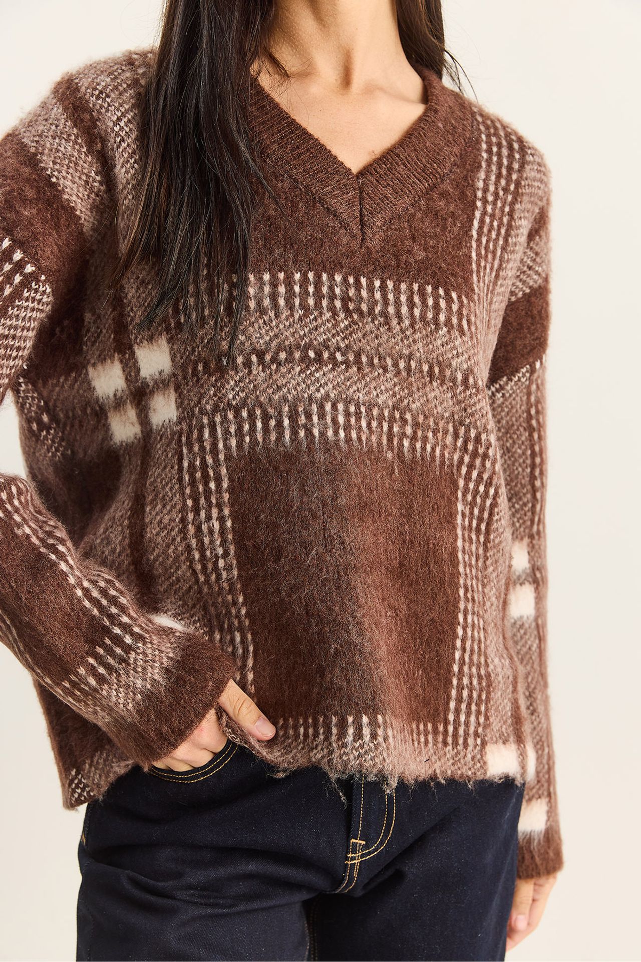 LUCCI Plaid V-Neck Long Sleeve Knit Sweater 6